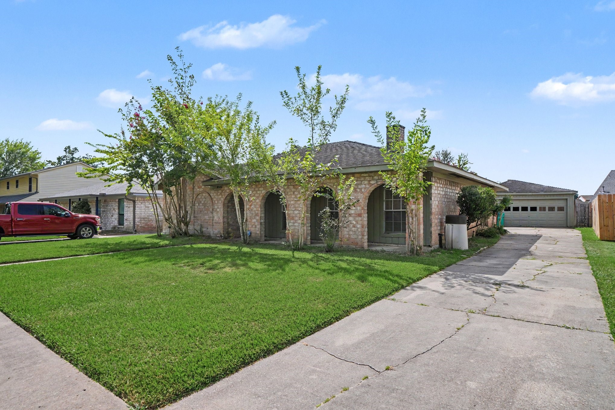 Listing photo 2