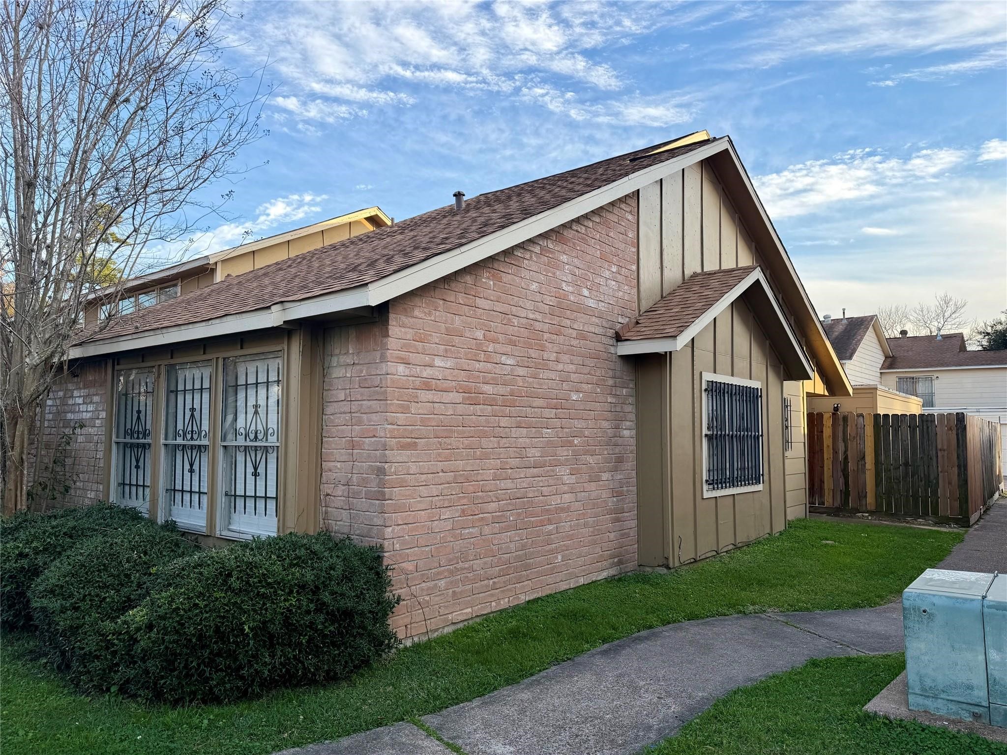Listing photo 1
