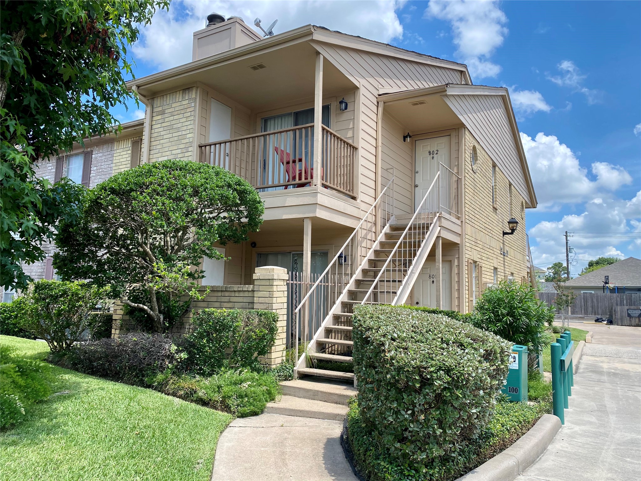 Listing photo 2