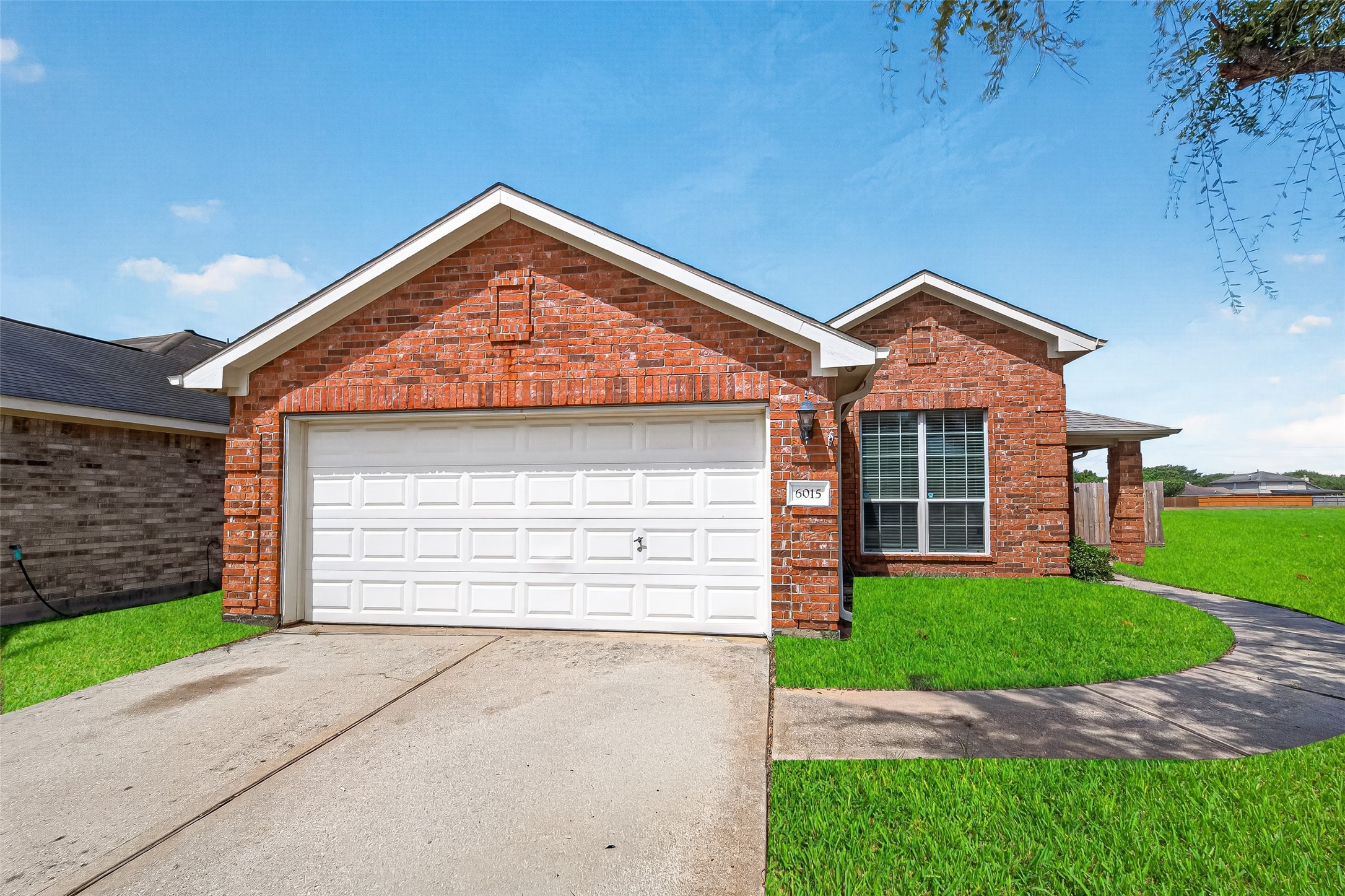 Listing photo 1
