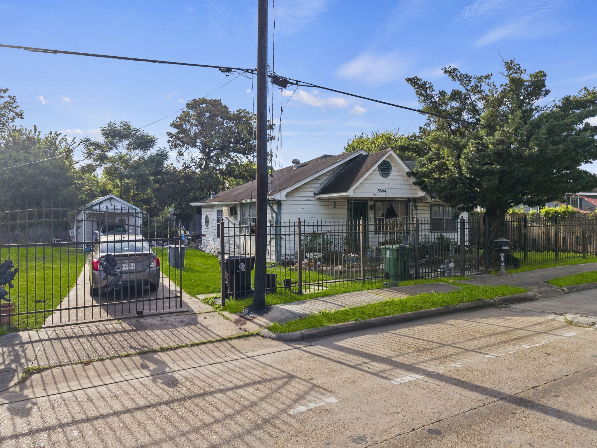 Listing photo 3