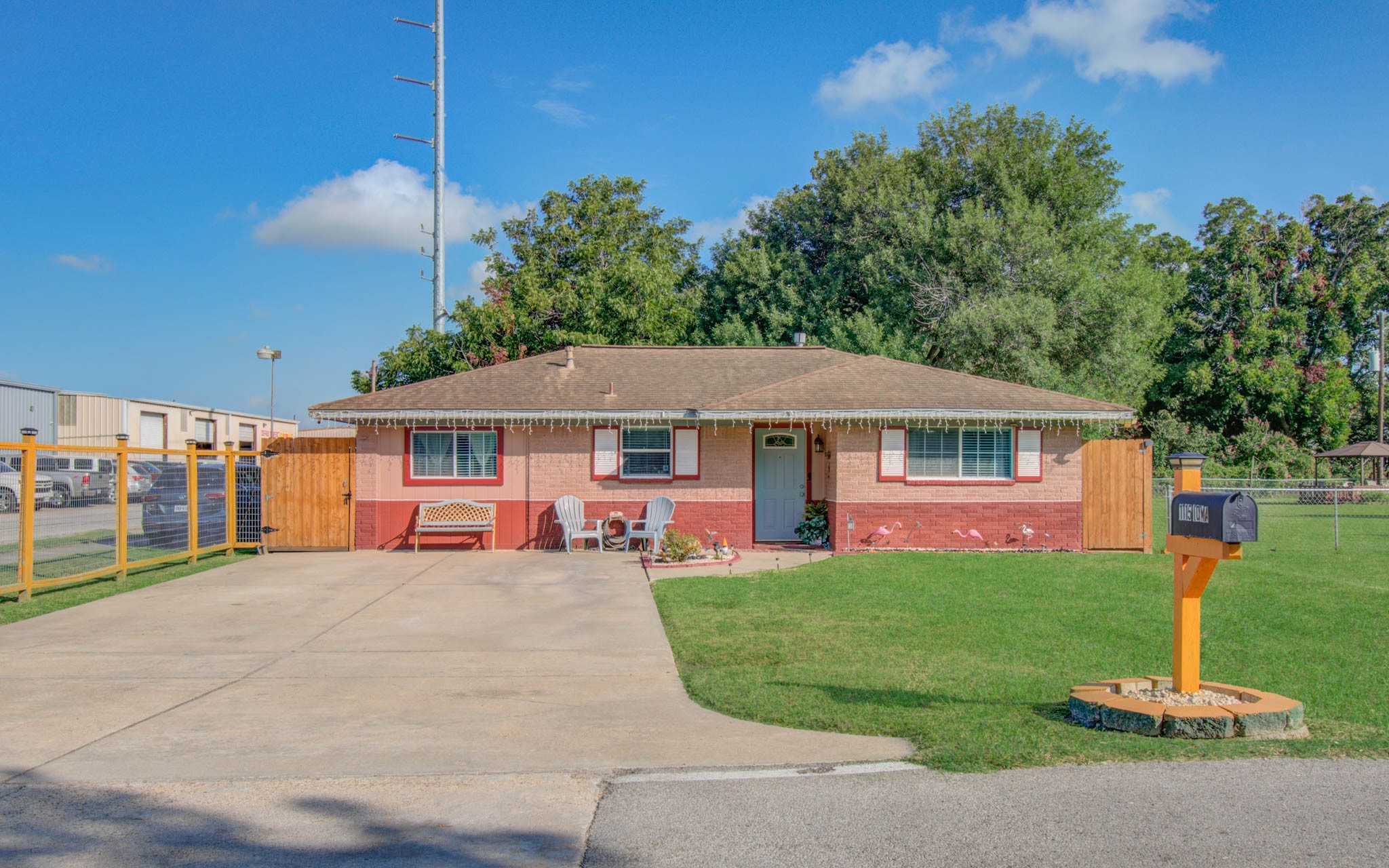 Listing photo 2