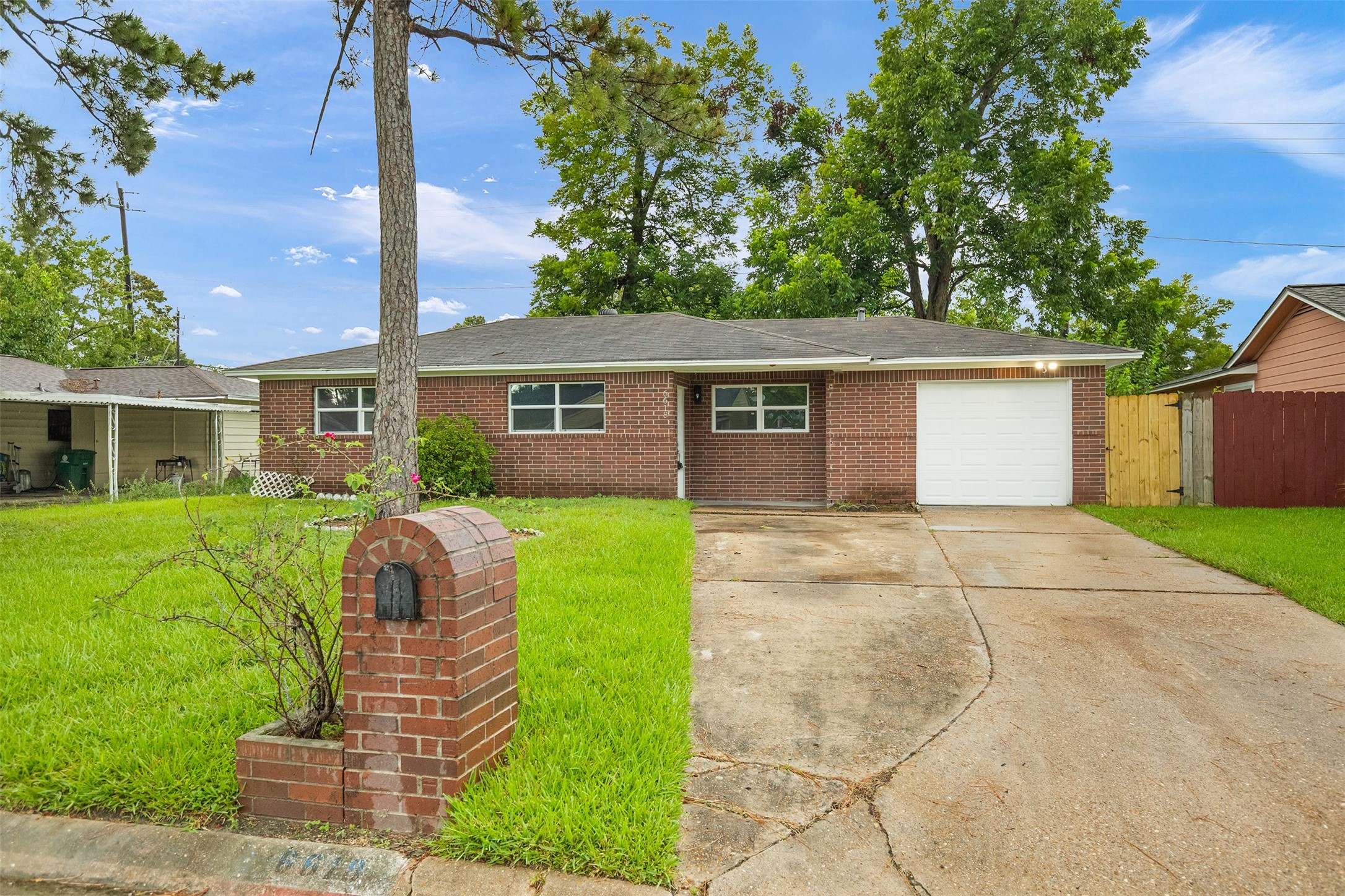 Listing photo 2