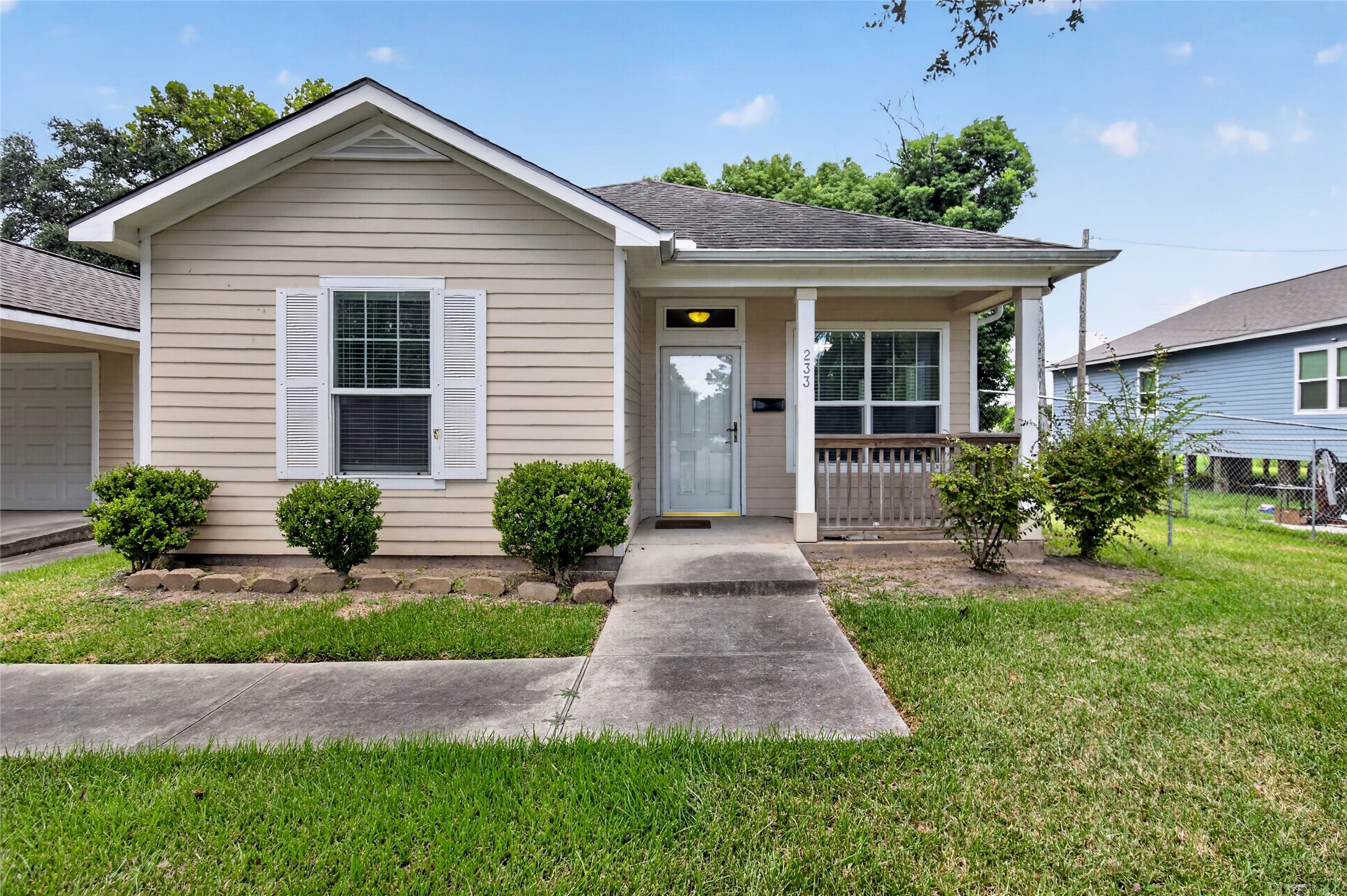 Listing photo 1