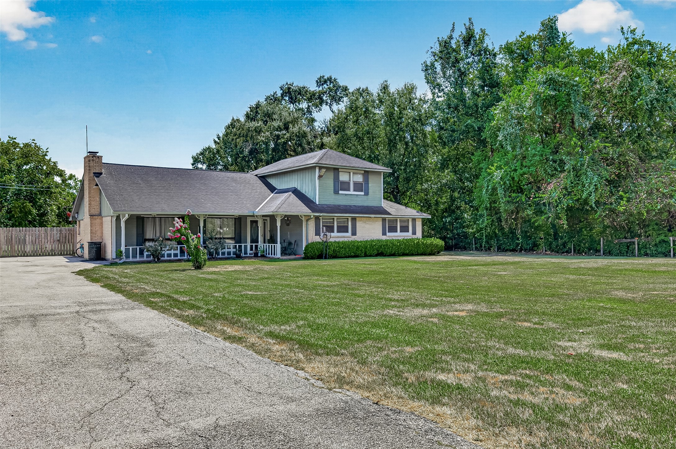 Listing photo 2