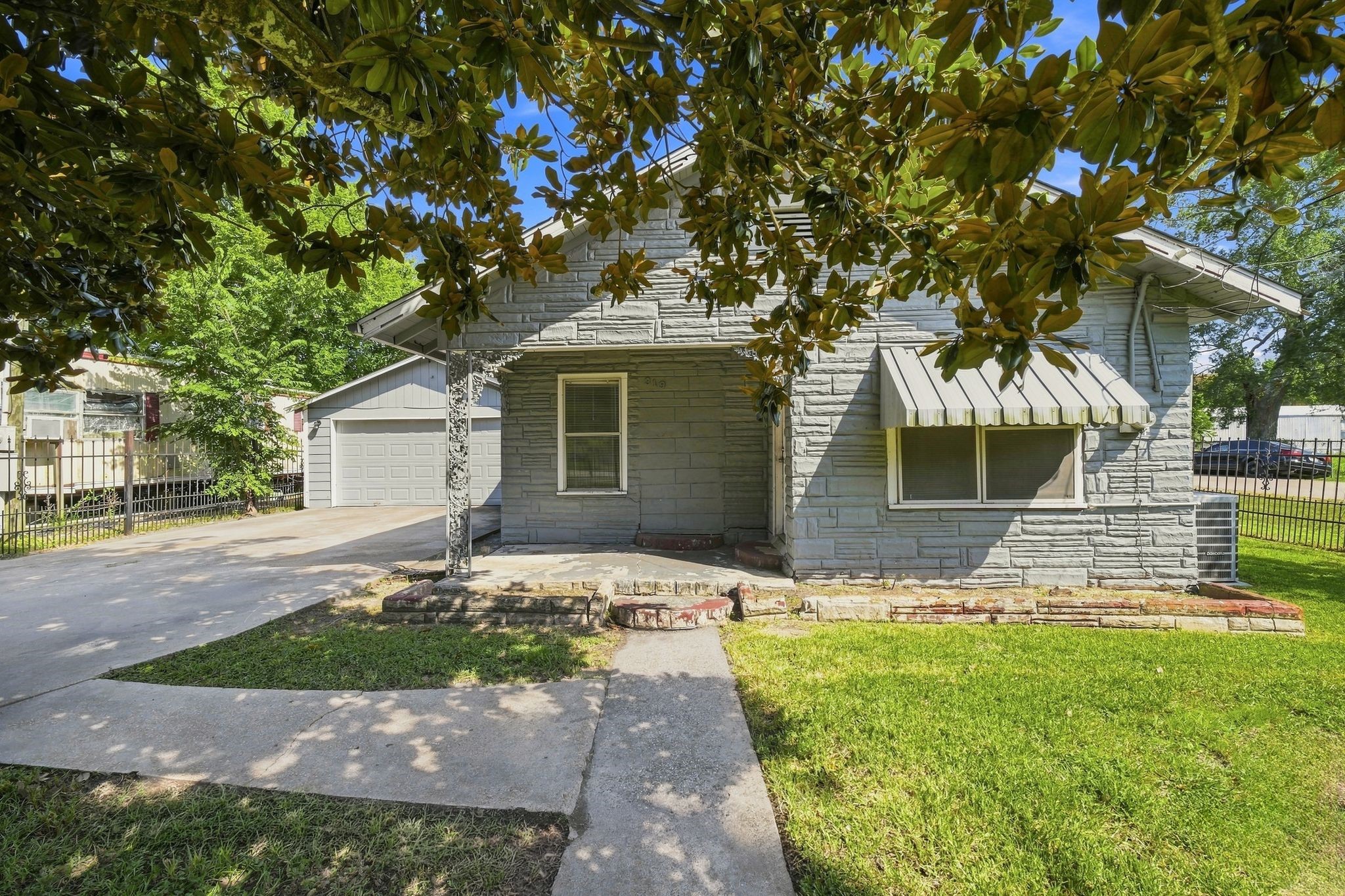 Listing photo 1