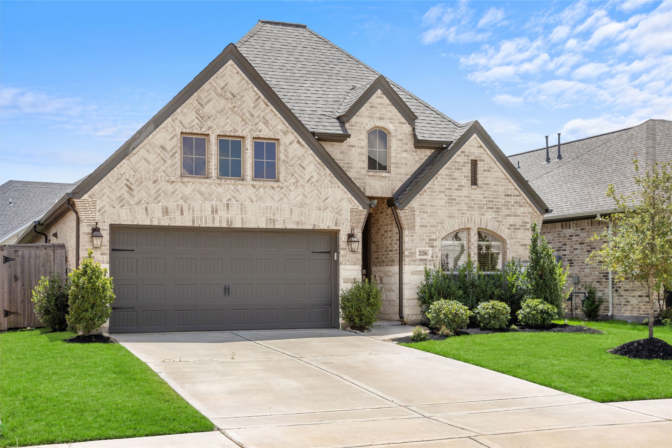 Listing photo 1