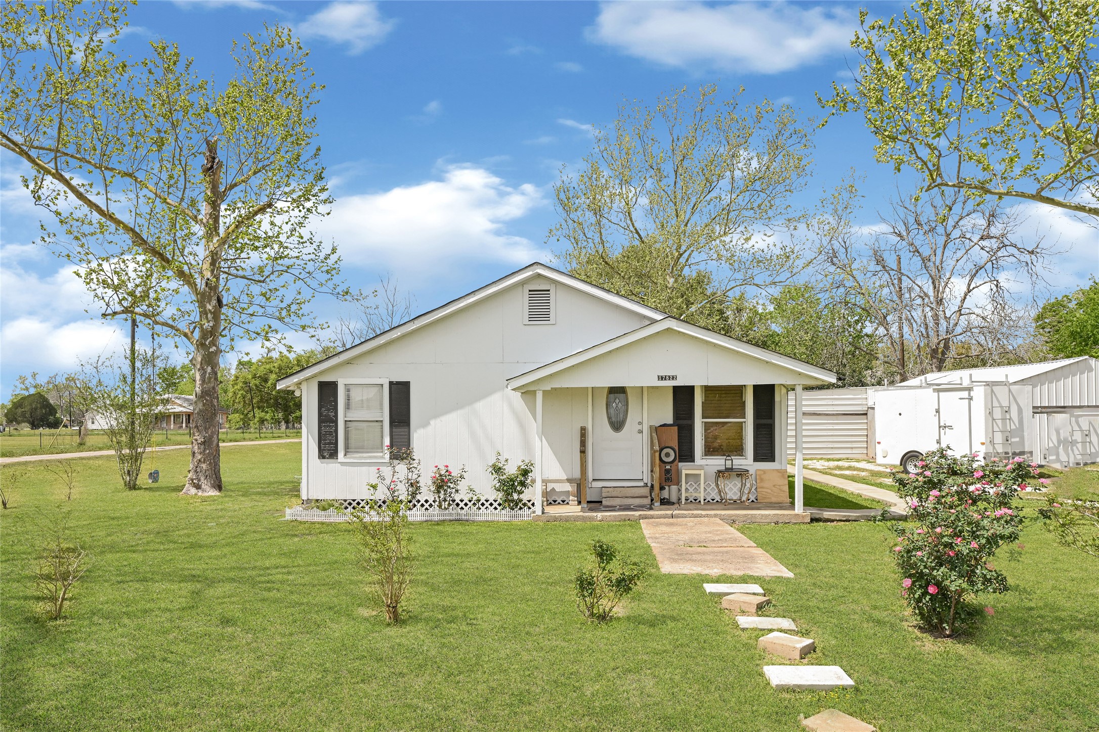 Listing photo 1