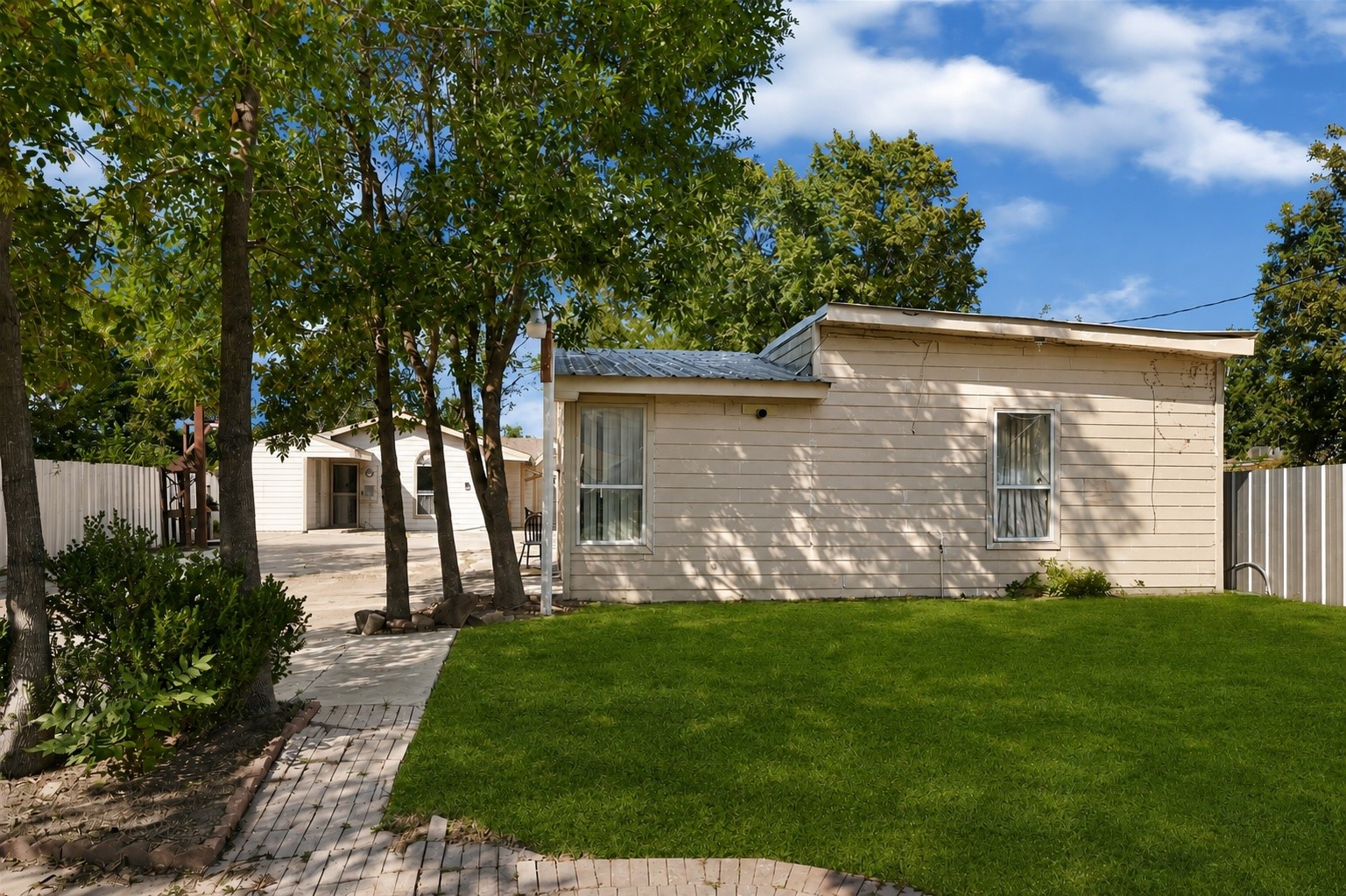 Listing photo 1
