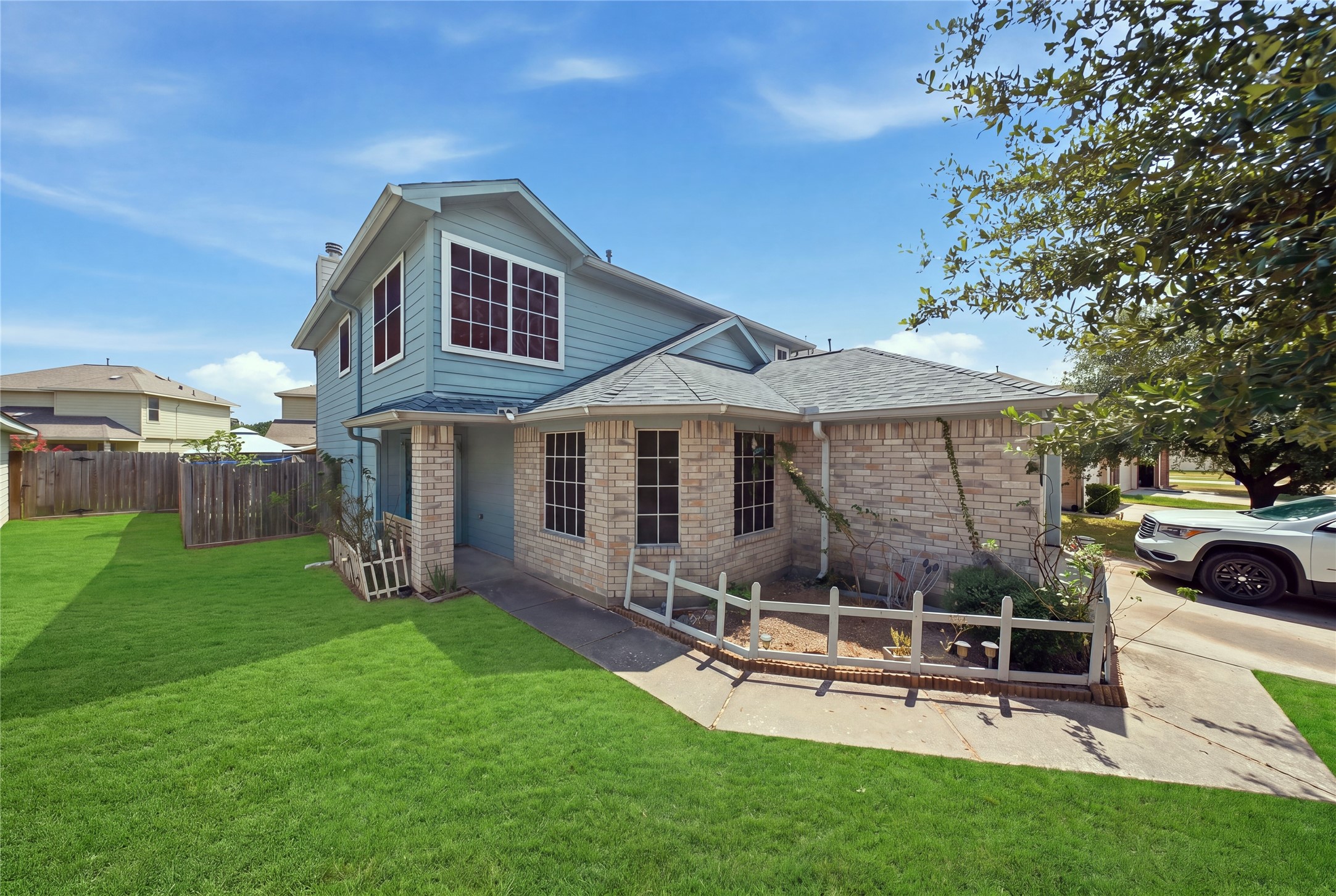 Listing photo 1