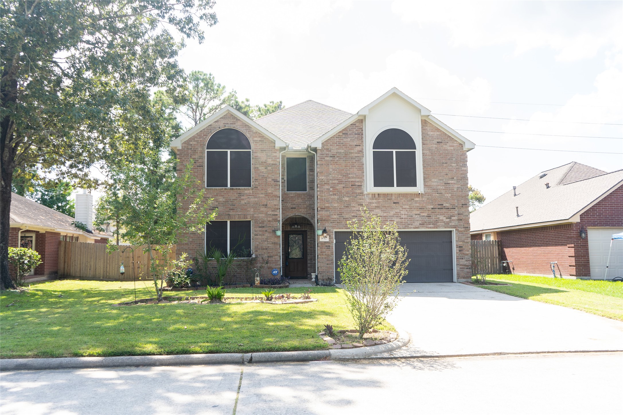 Listing photo 2
