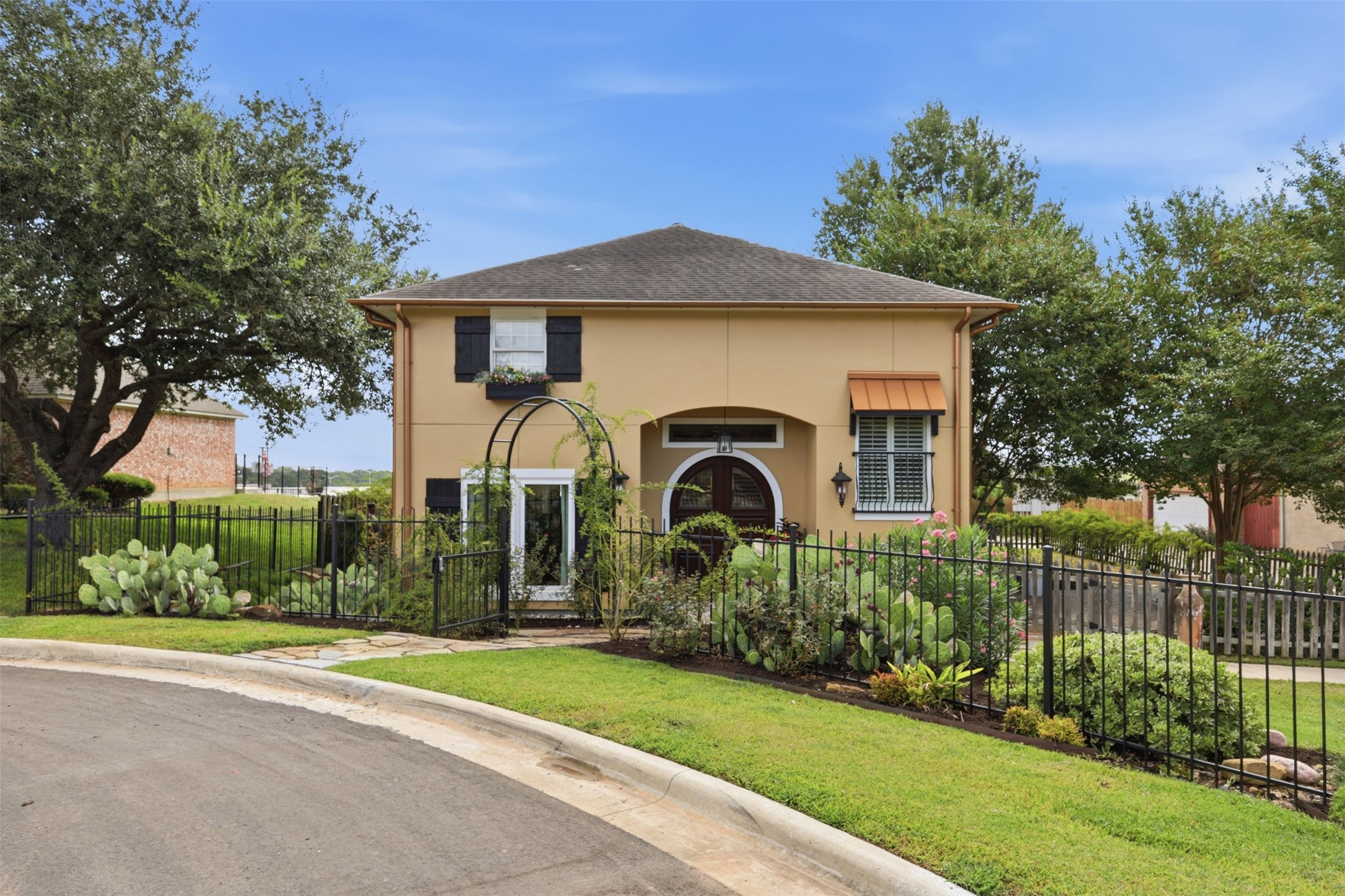 Listing photo 1