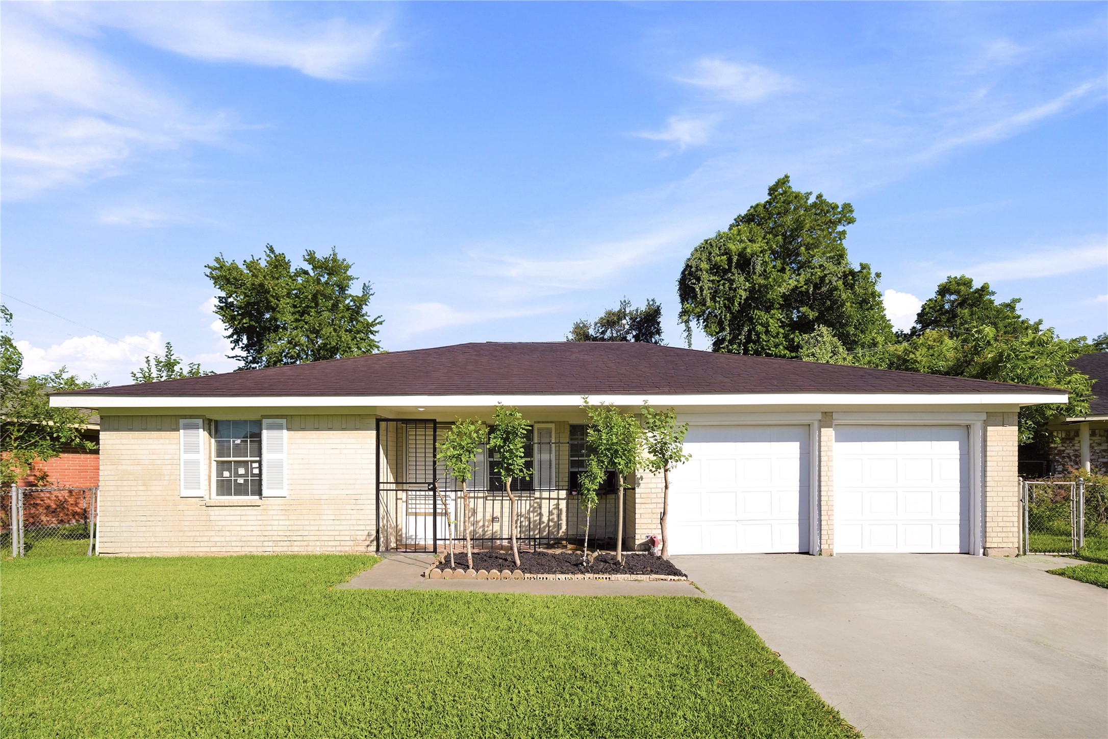 Listing photo 1