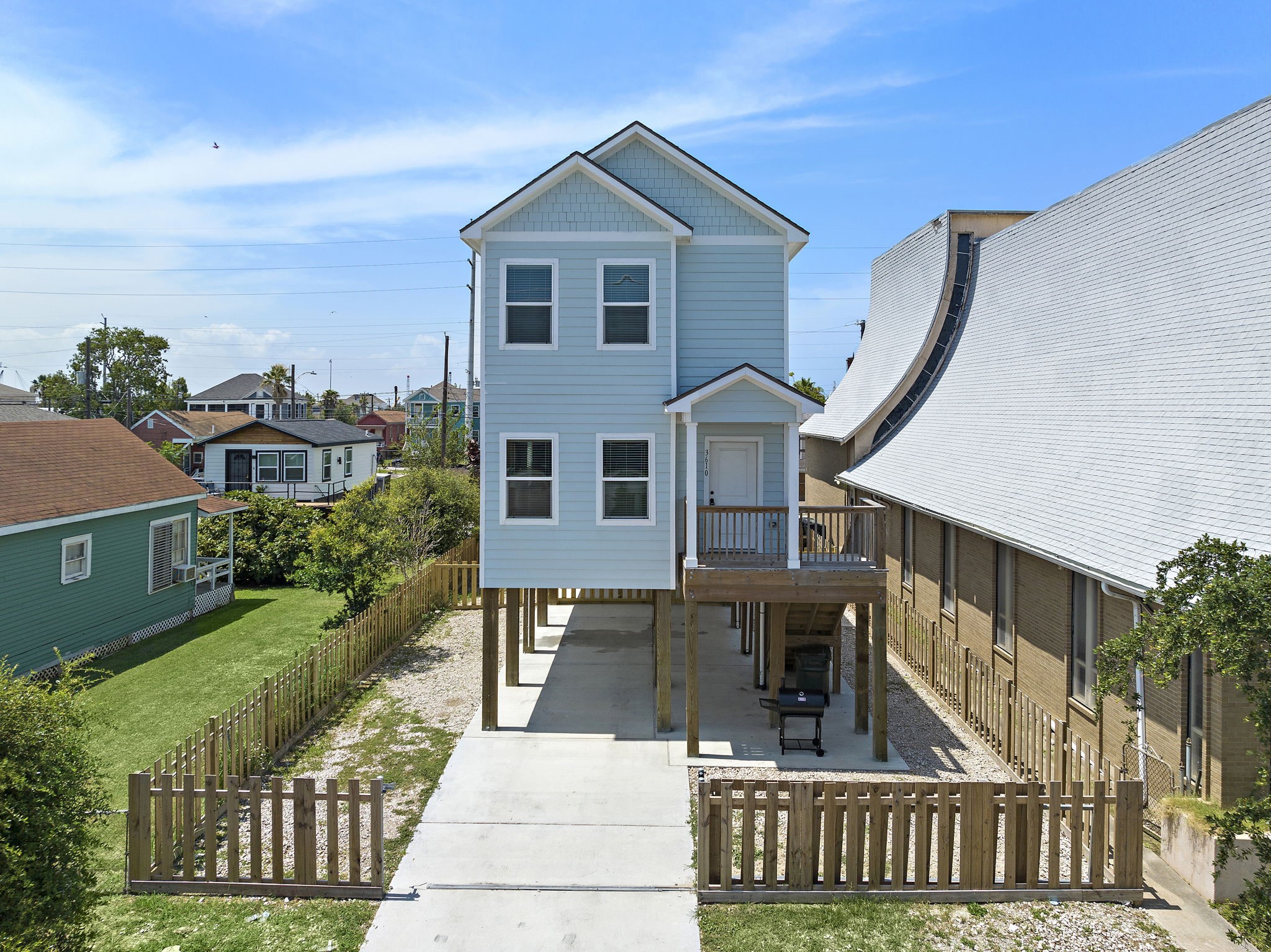 Listing photo 2