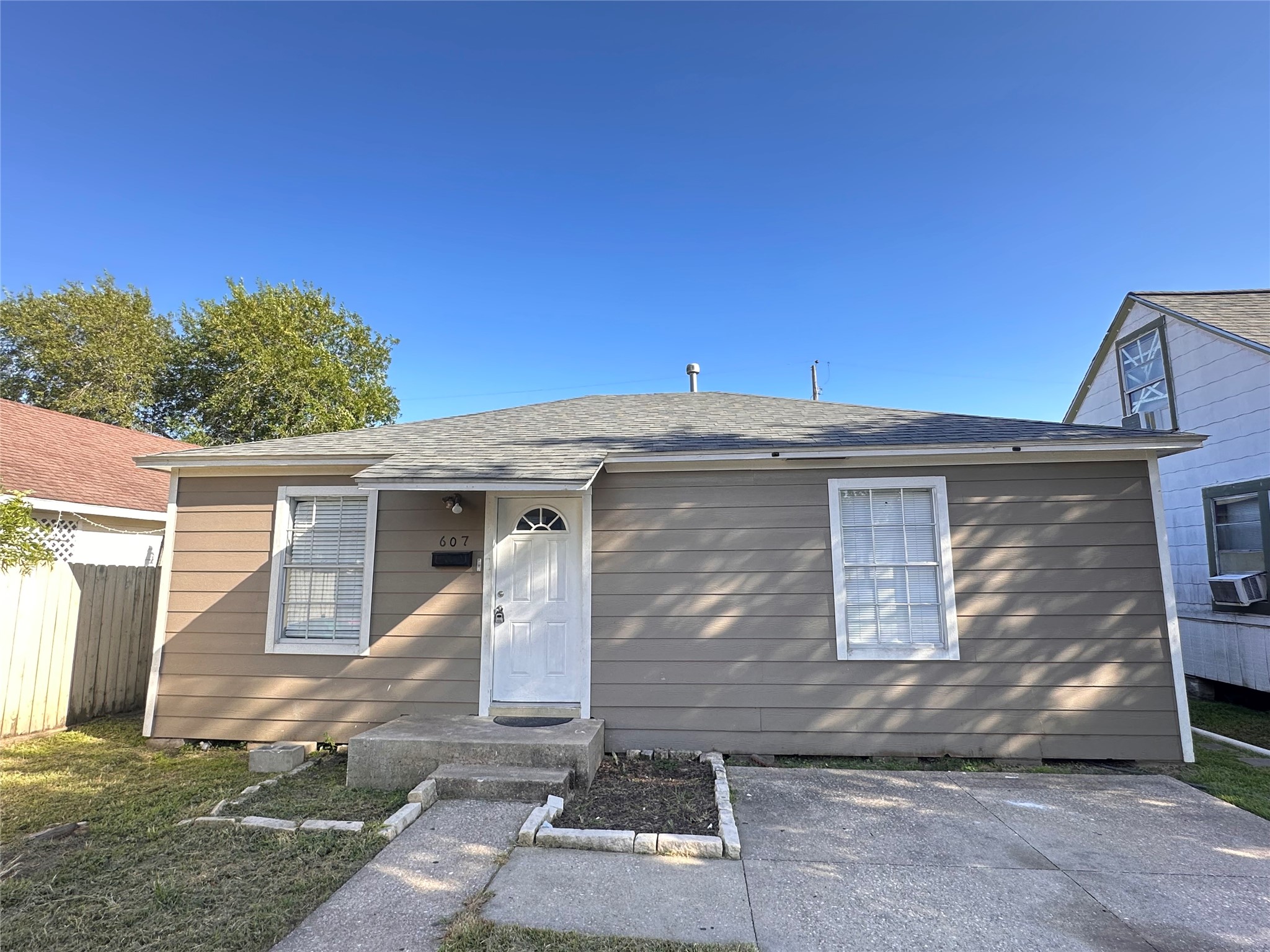 Listing photo 1