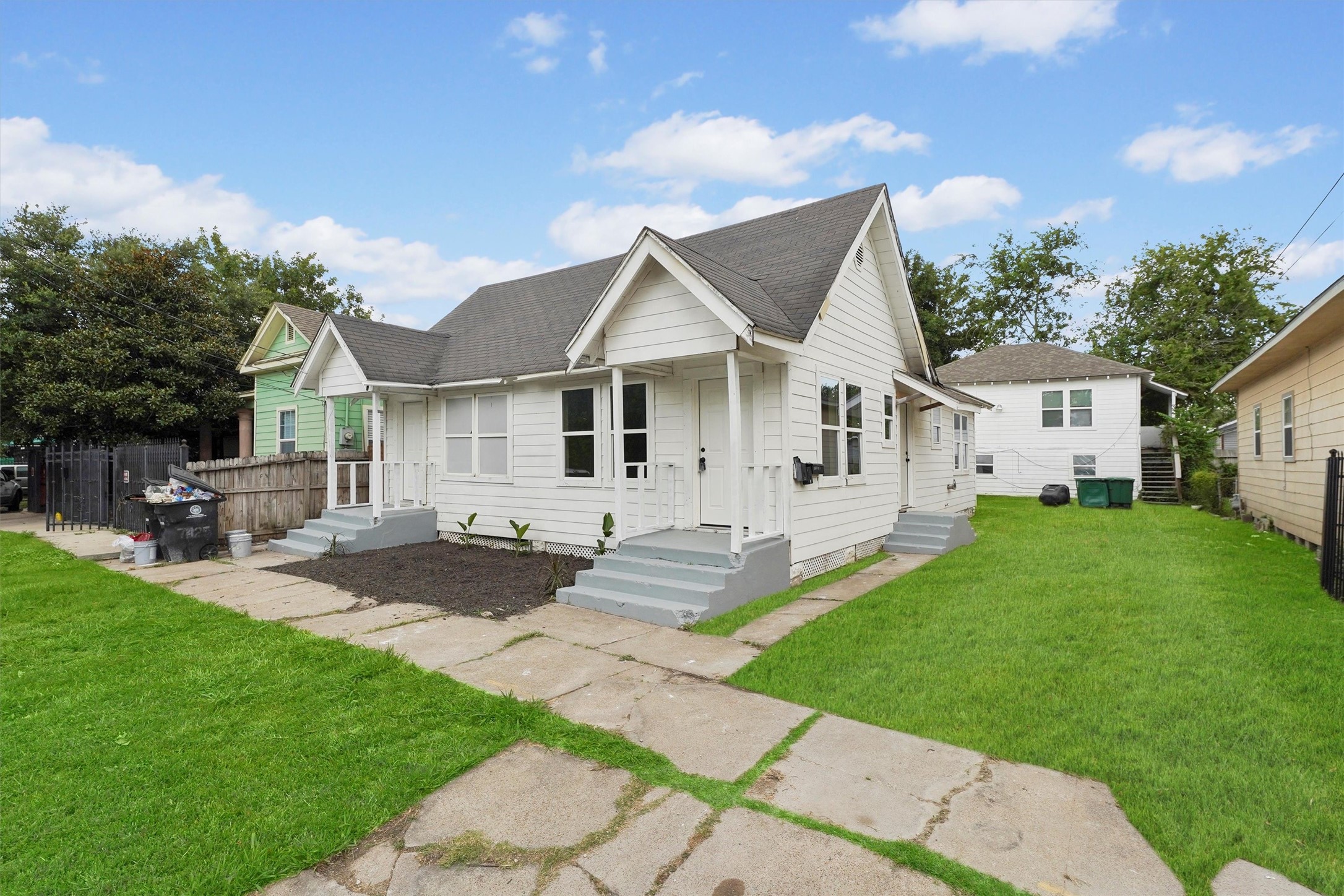 Listing photo 2