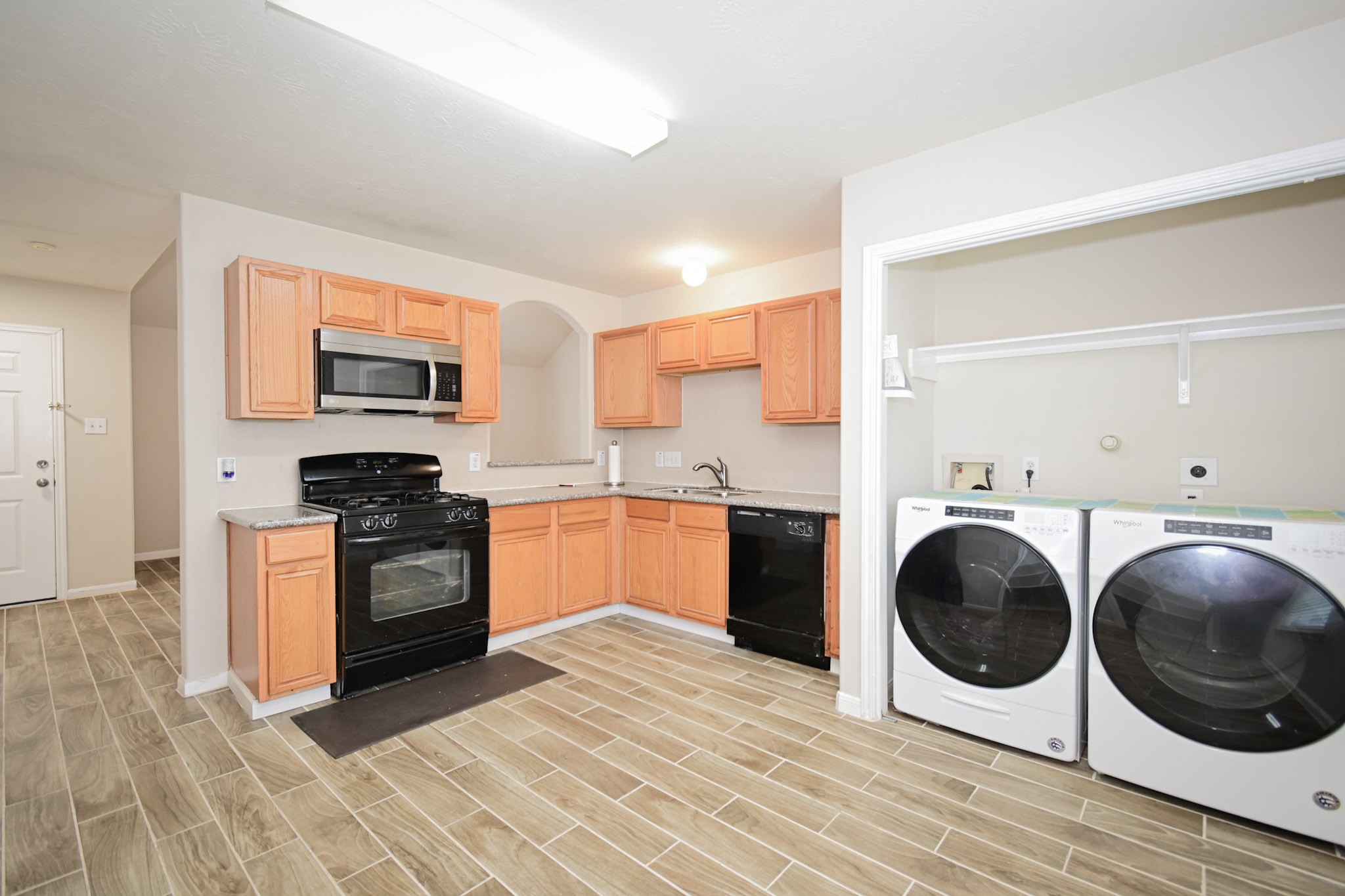 Listing photo 3