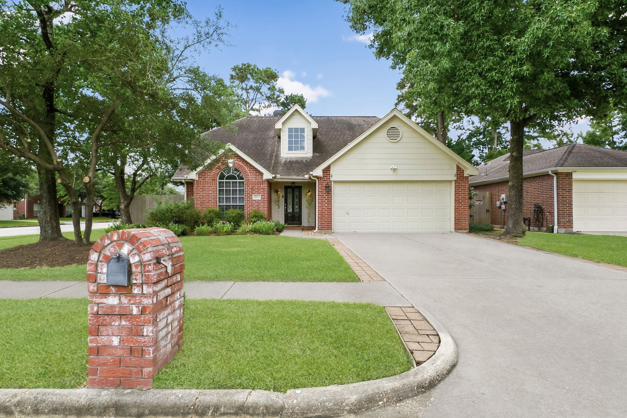 Listing photo 2