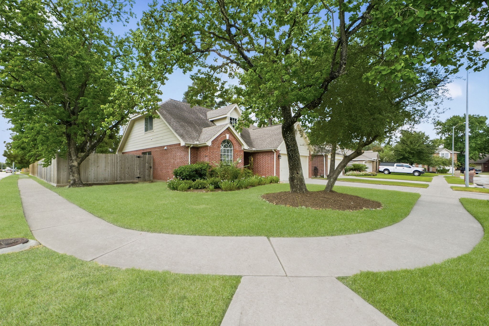 Listing photo 3
