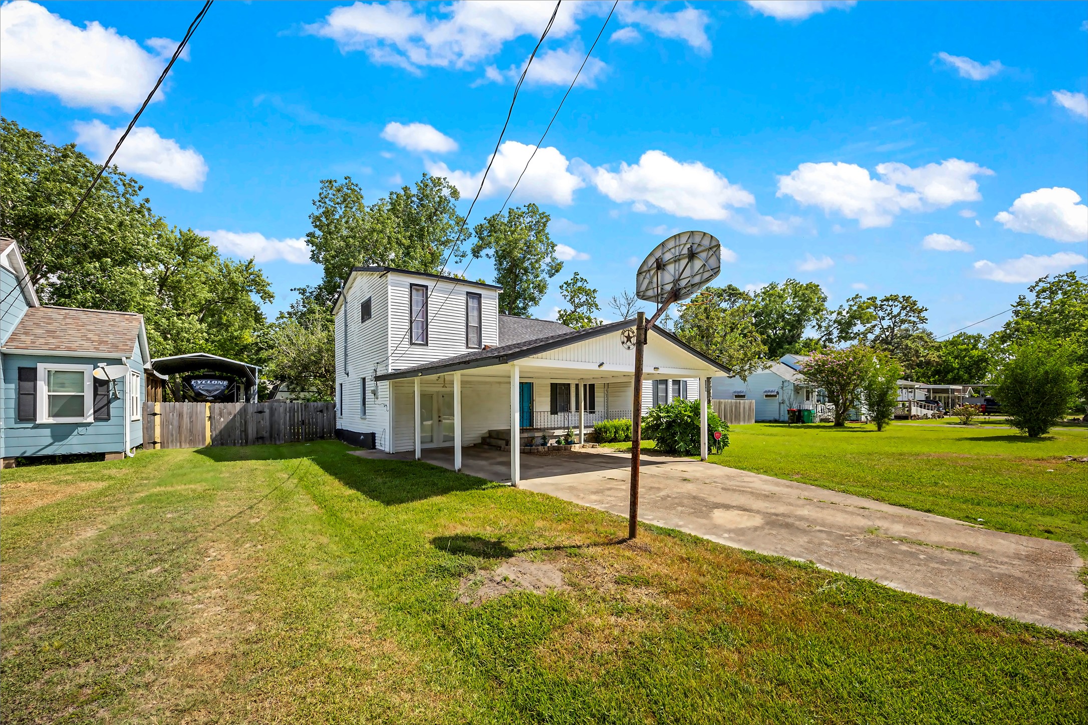 Listing photo 2