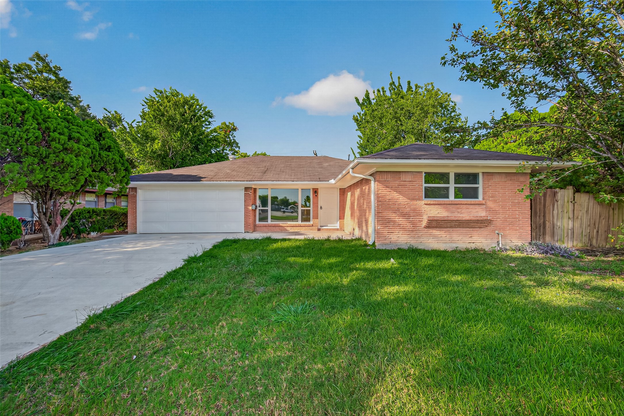 Listing photo 1