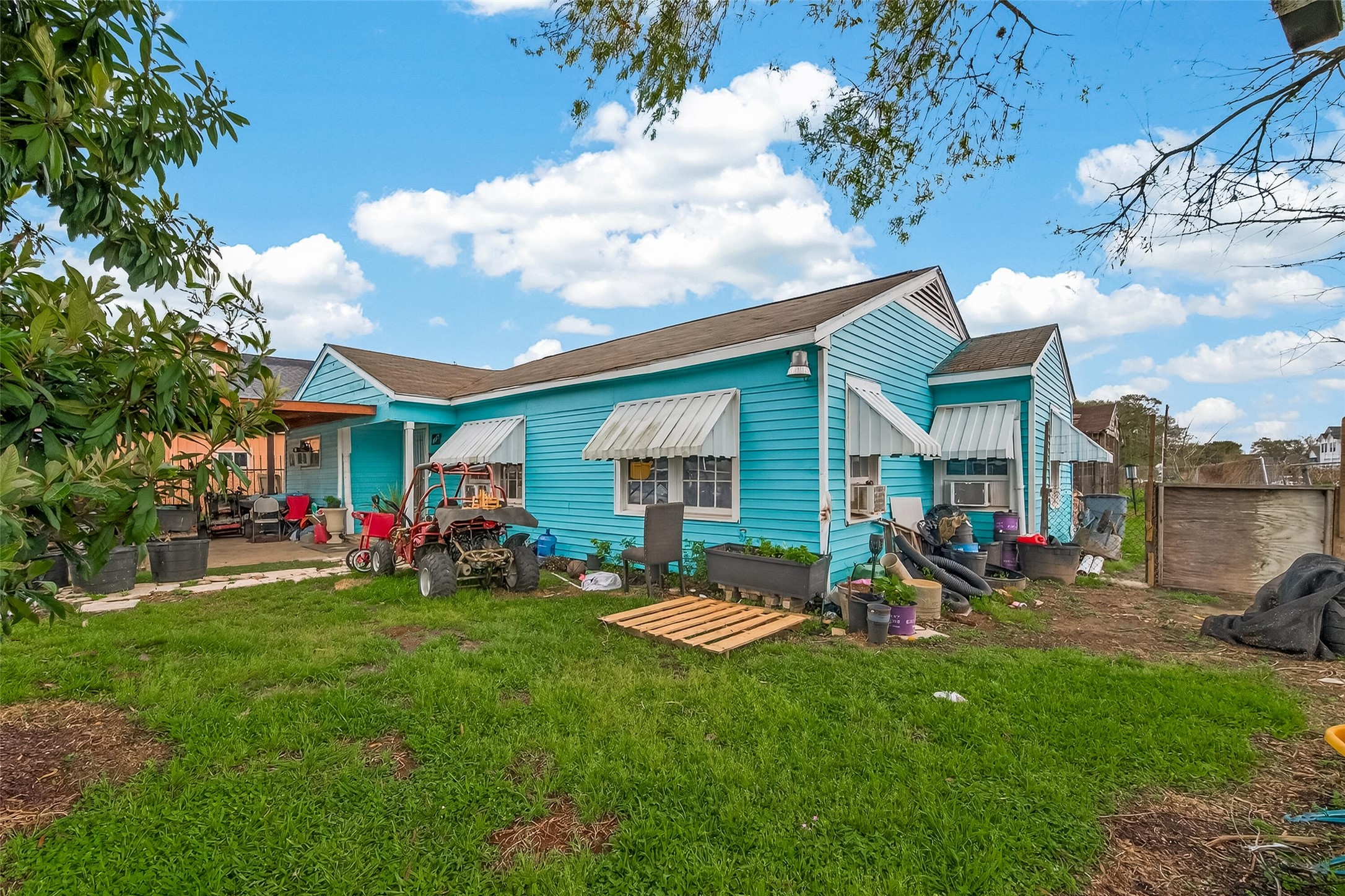 Listing photo 3