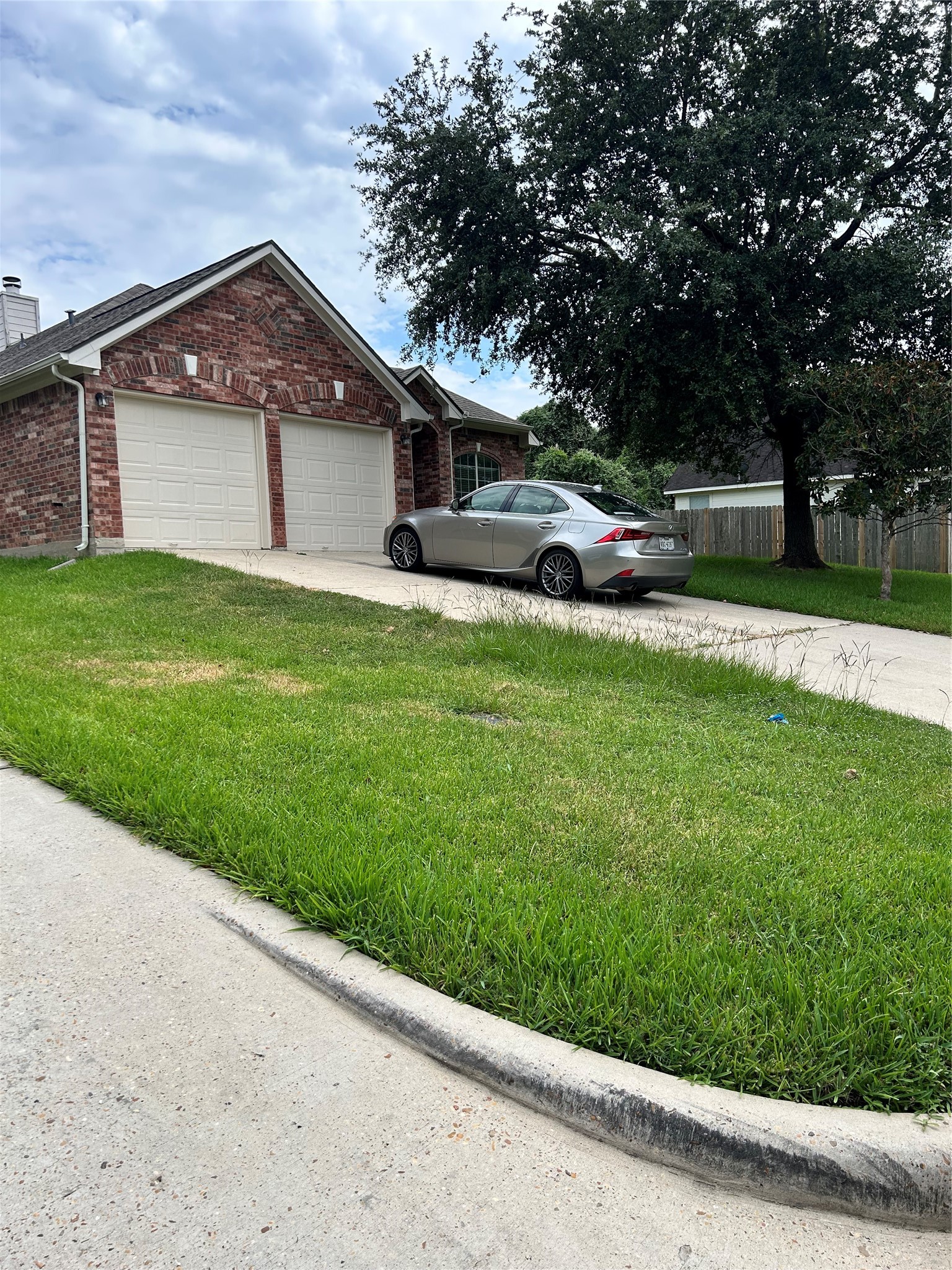 Listing photo 2