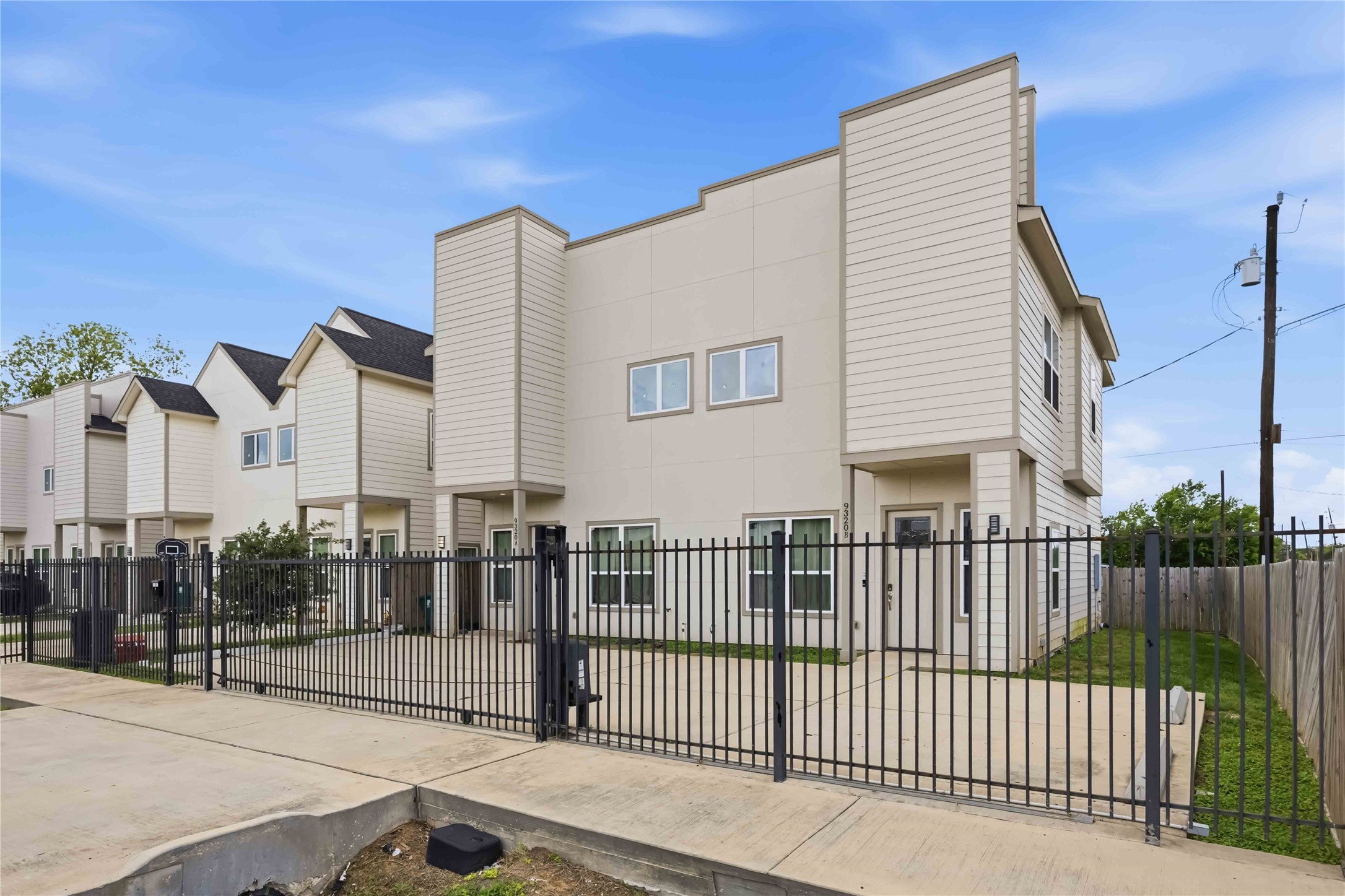 Listing photo 1