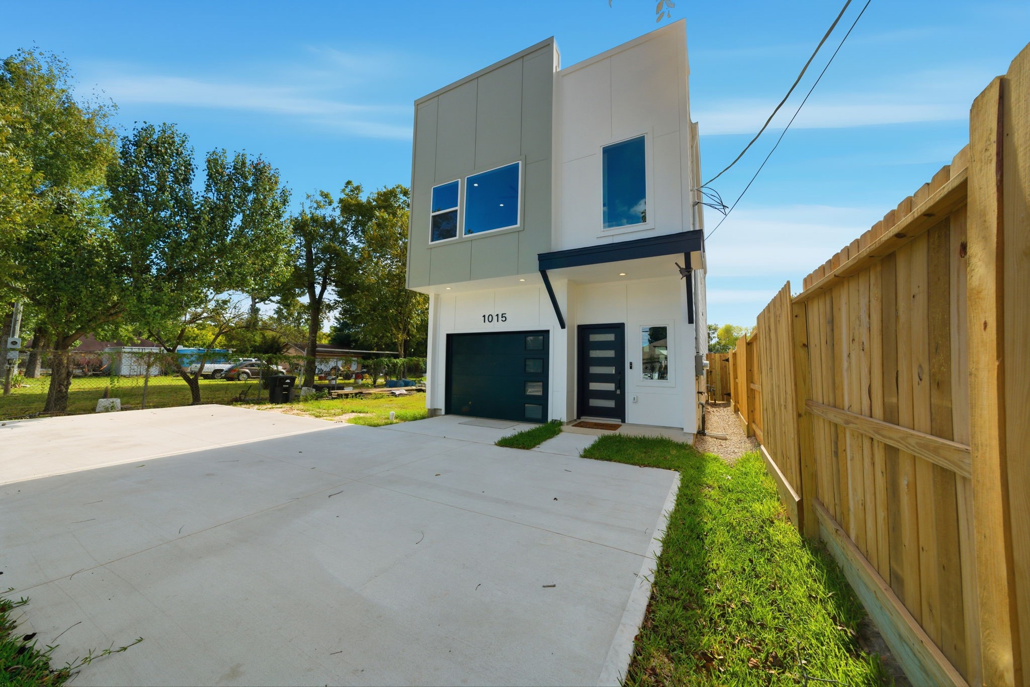 Listing photo 1