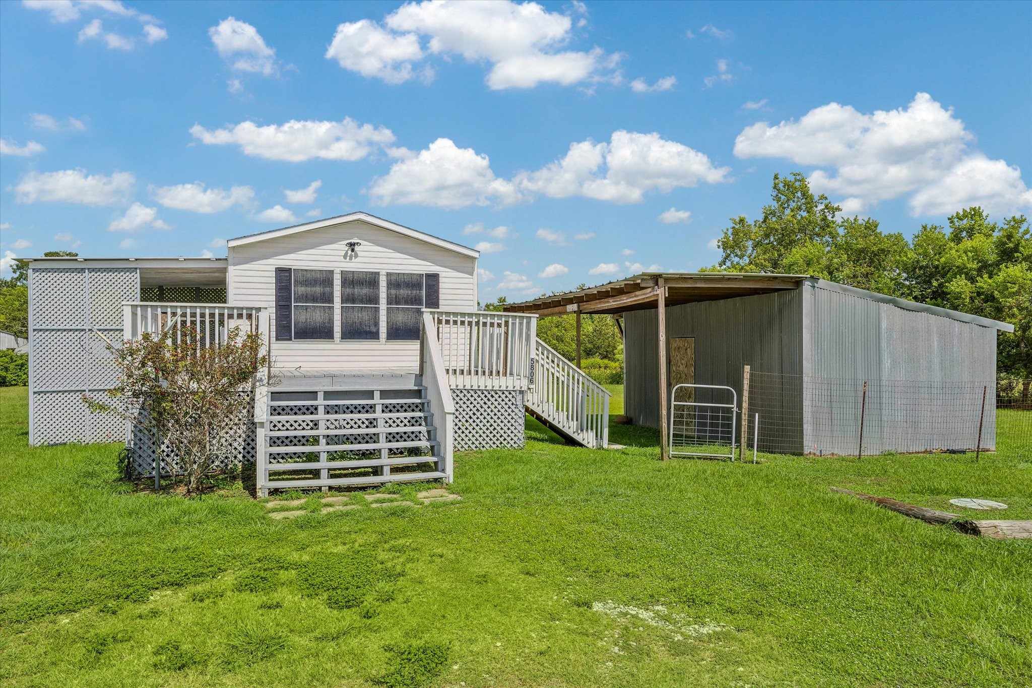 Listing photo 1