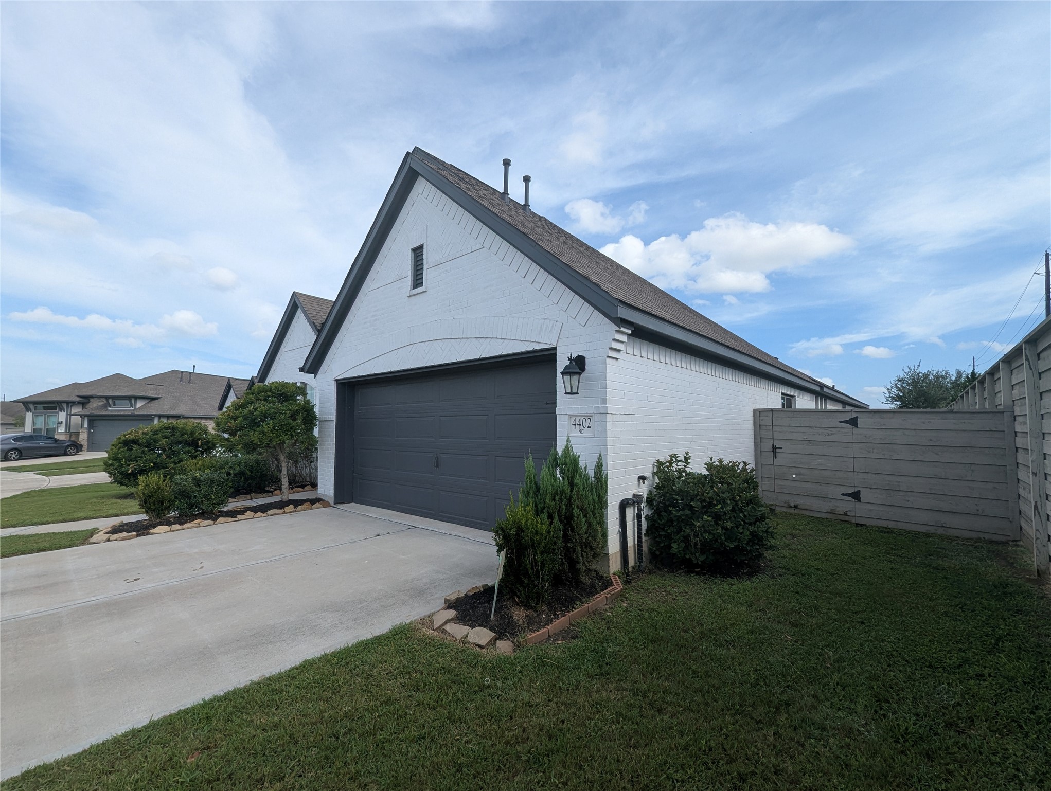 Listing photo 3