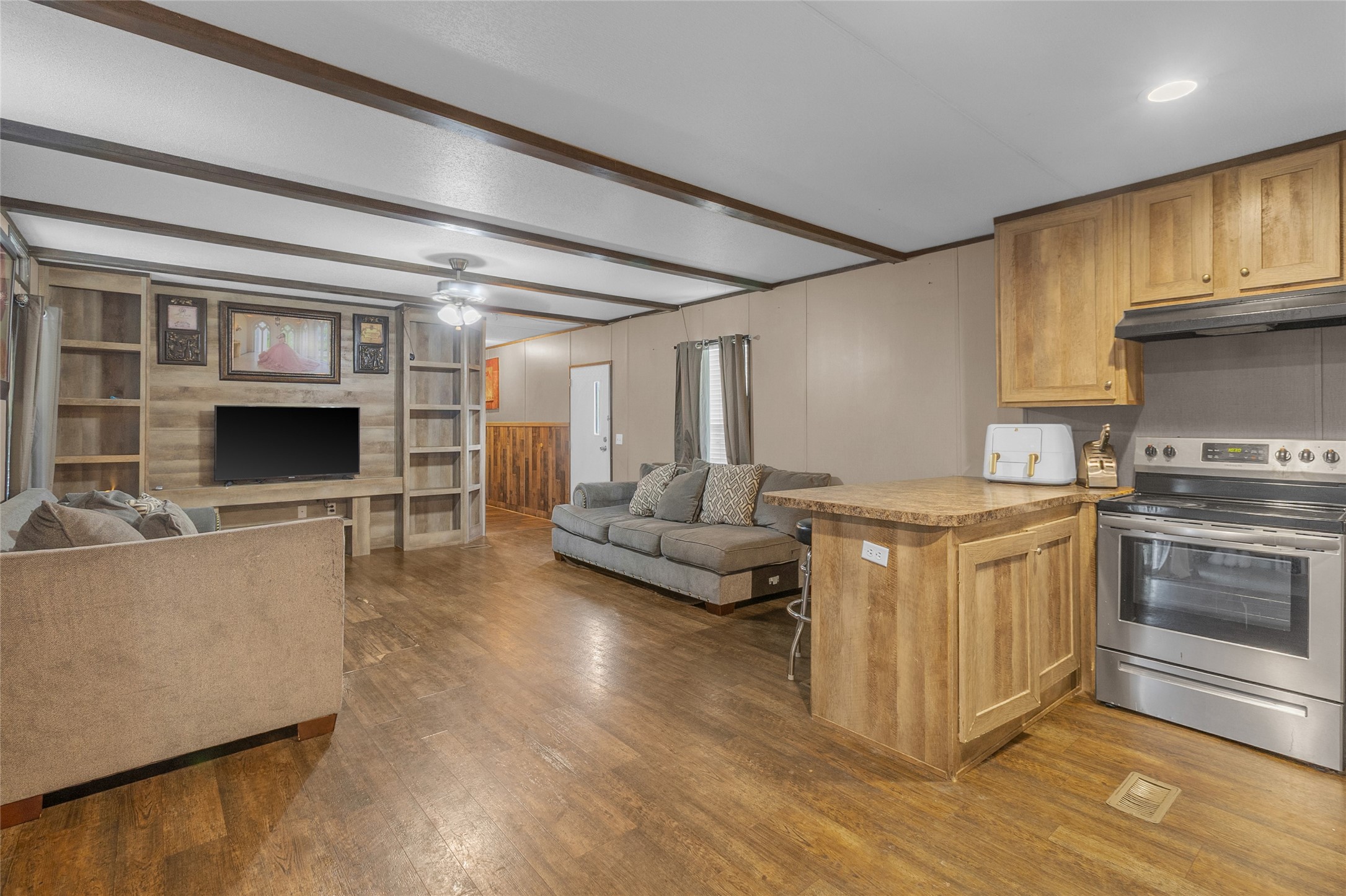 Listing photo 1