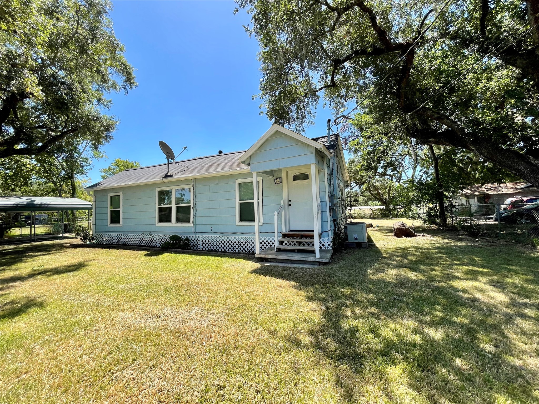 Listing photo 2