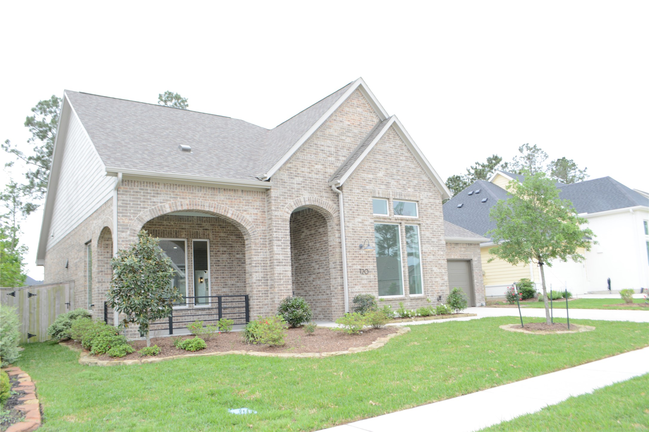 Listing photo 2