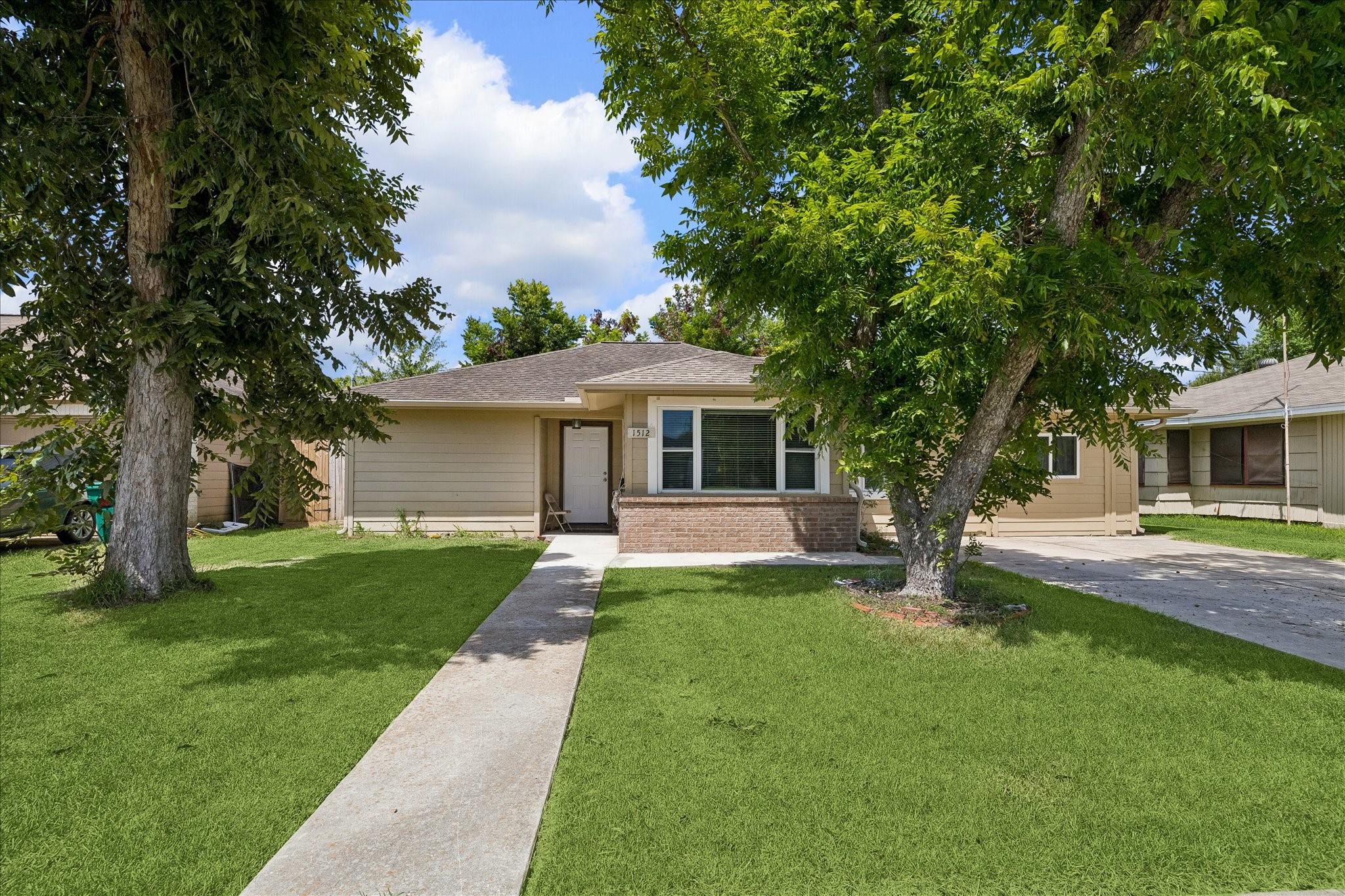 Listing photo 1