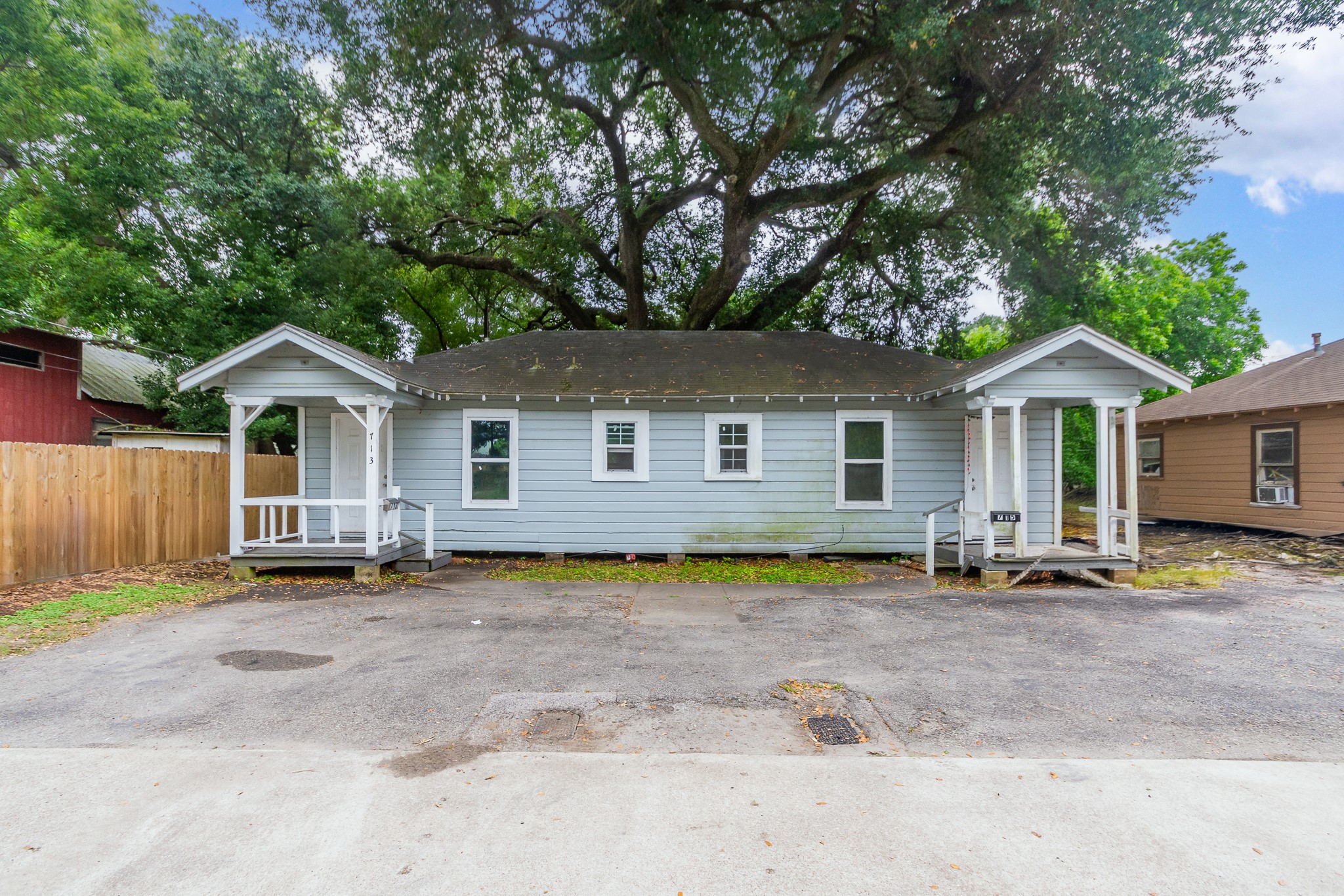 Listing photo 2