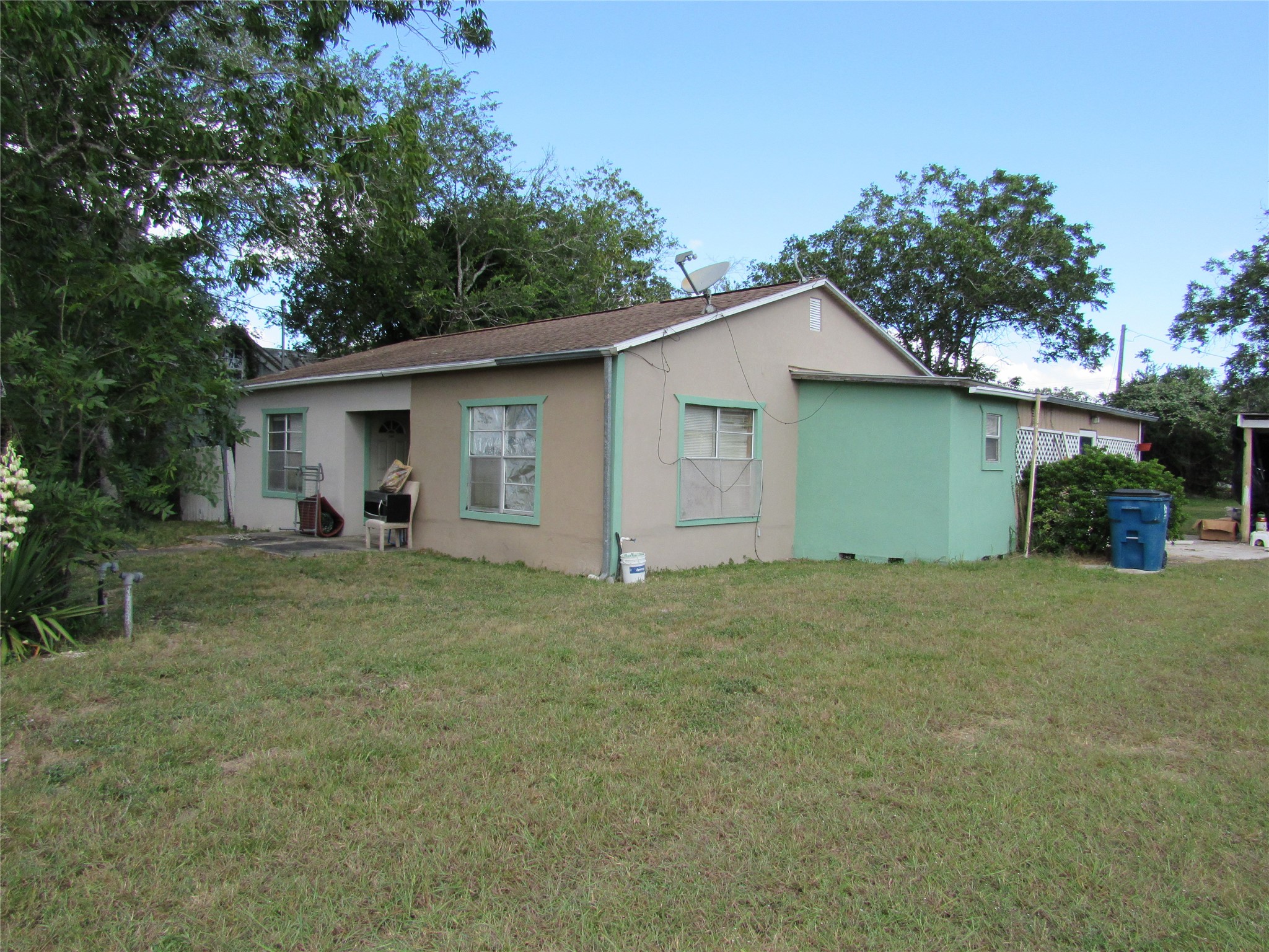 Listing photo 2