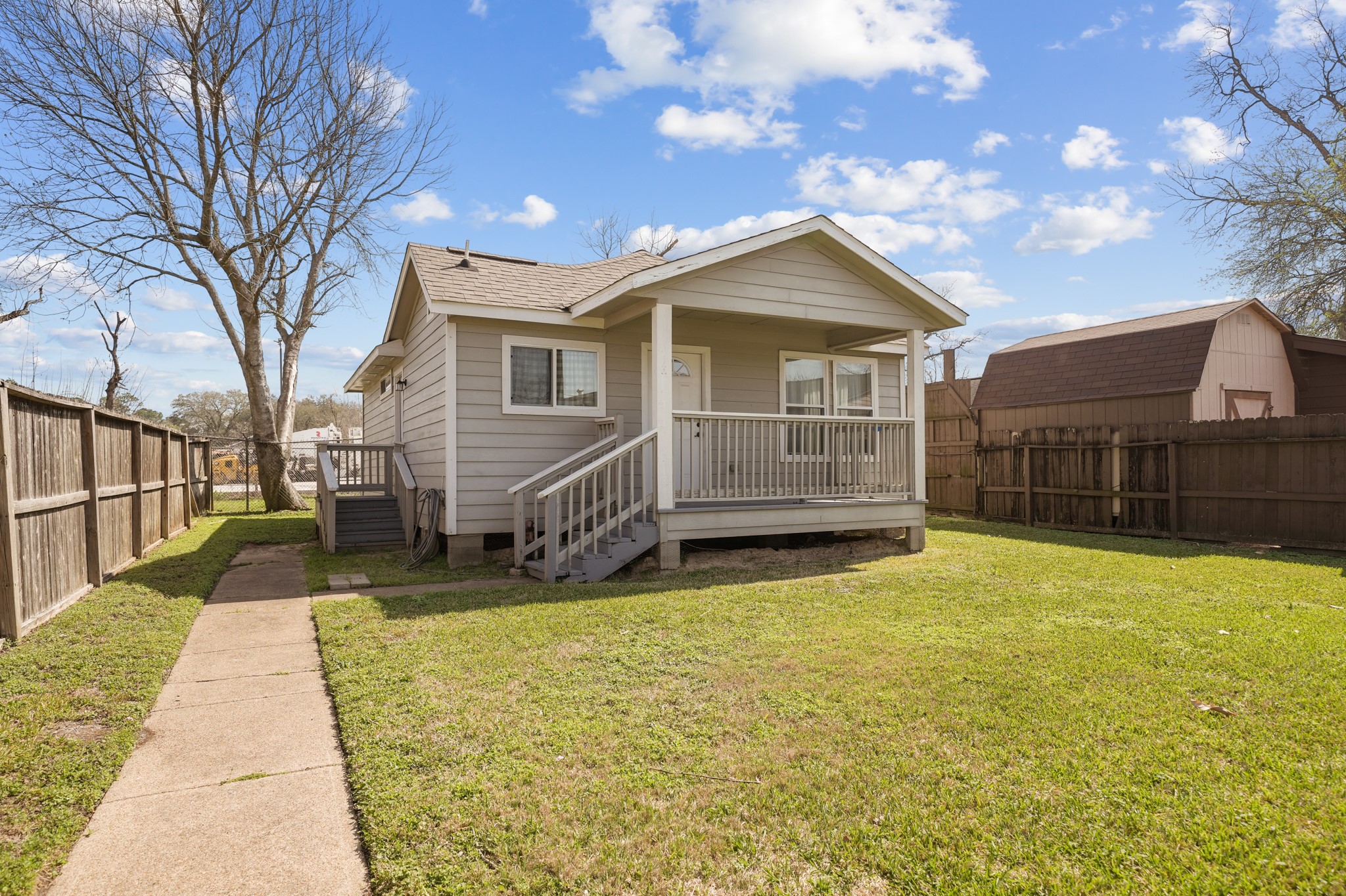 Listing photo 2