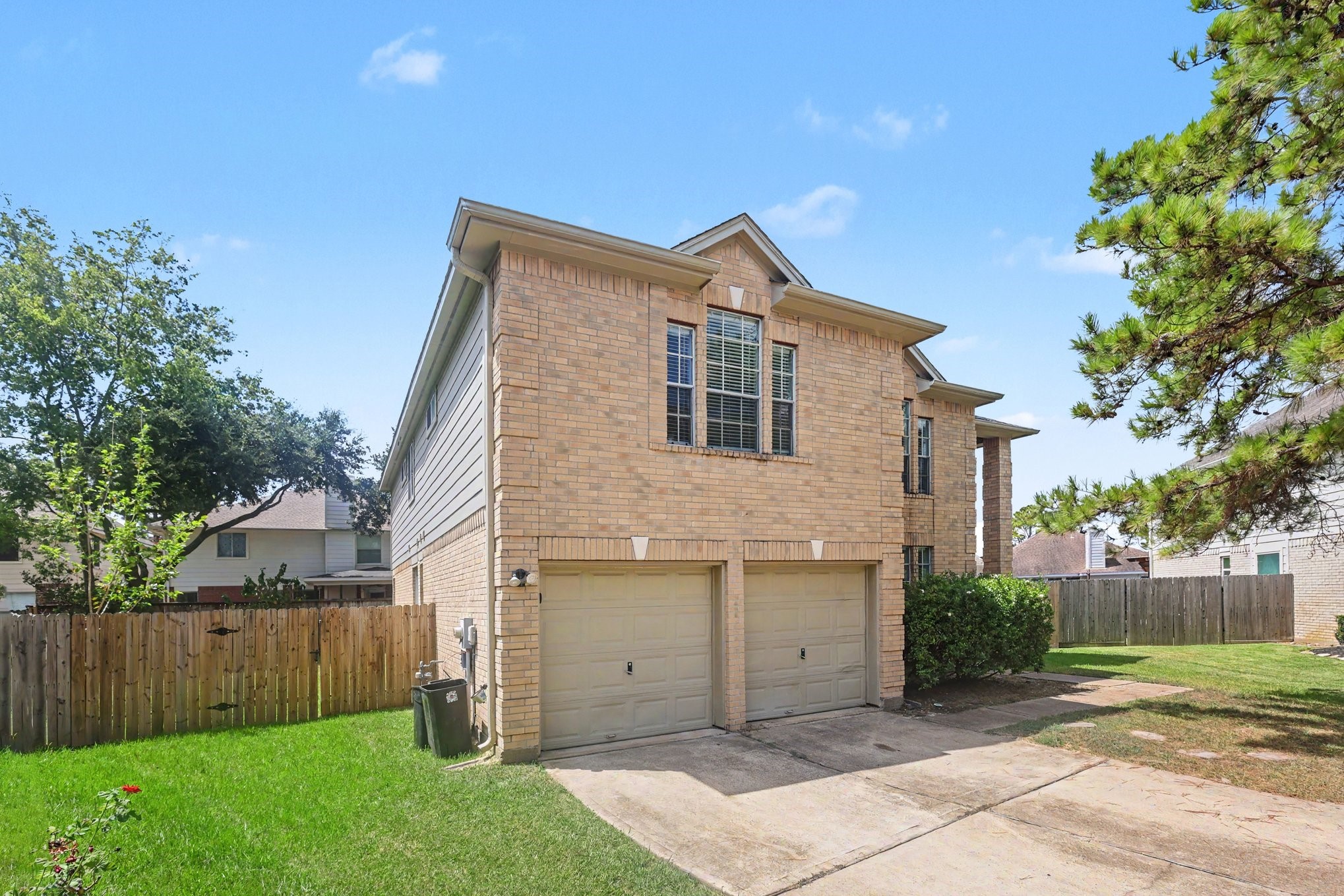 Listing photo 2