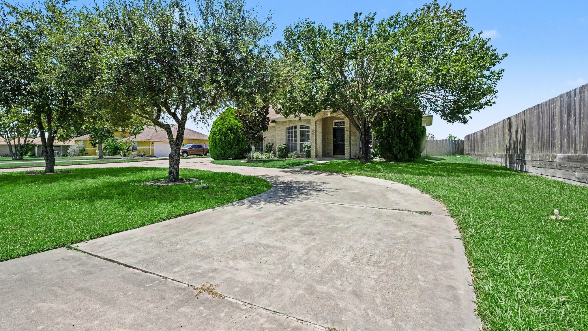 Listing photo 3