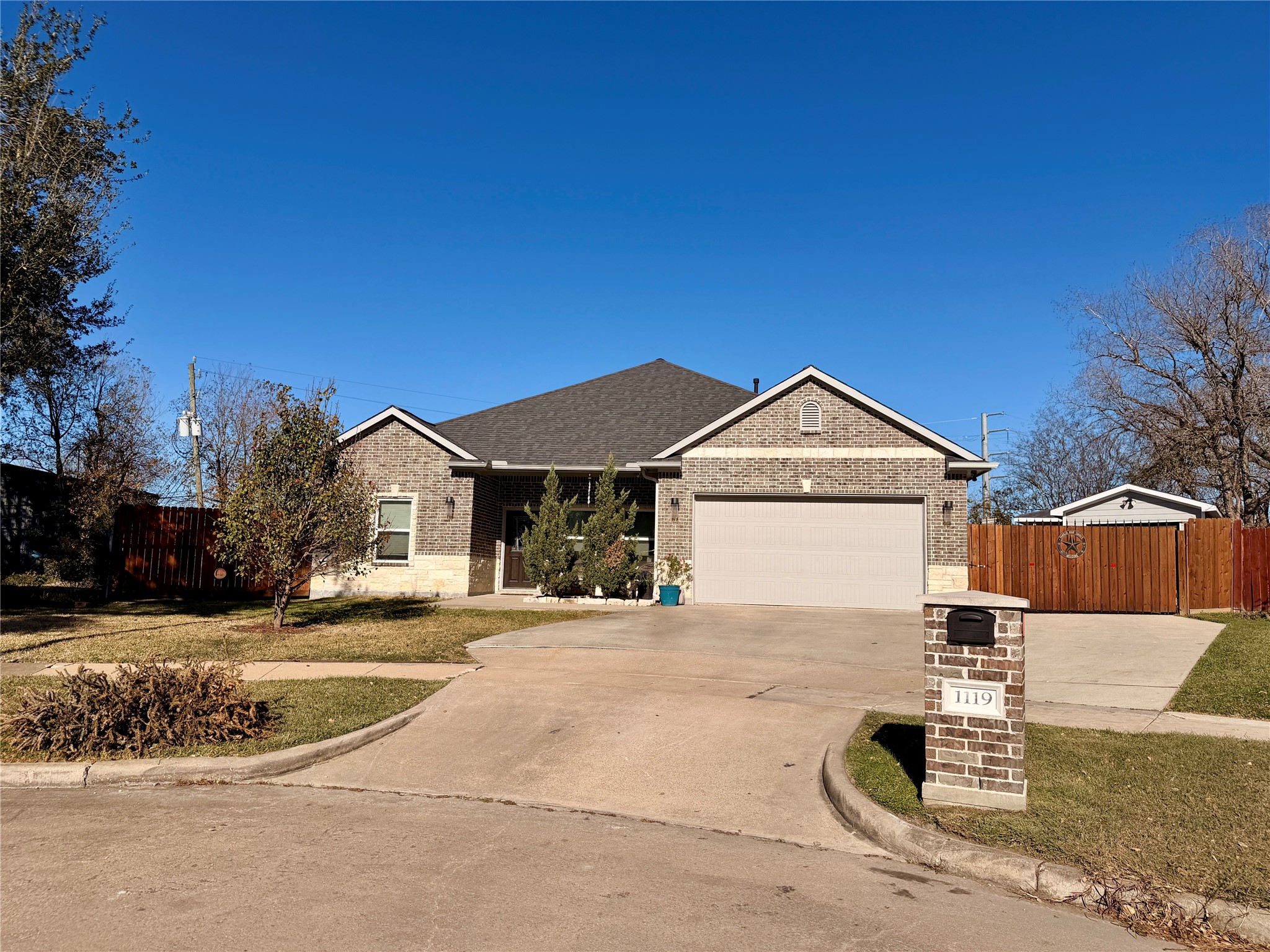 Listing photo 1