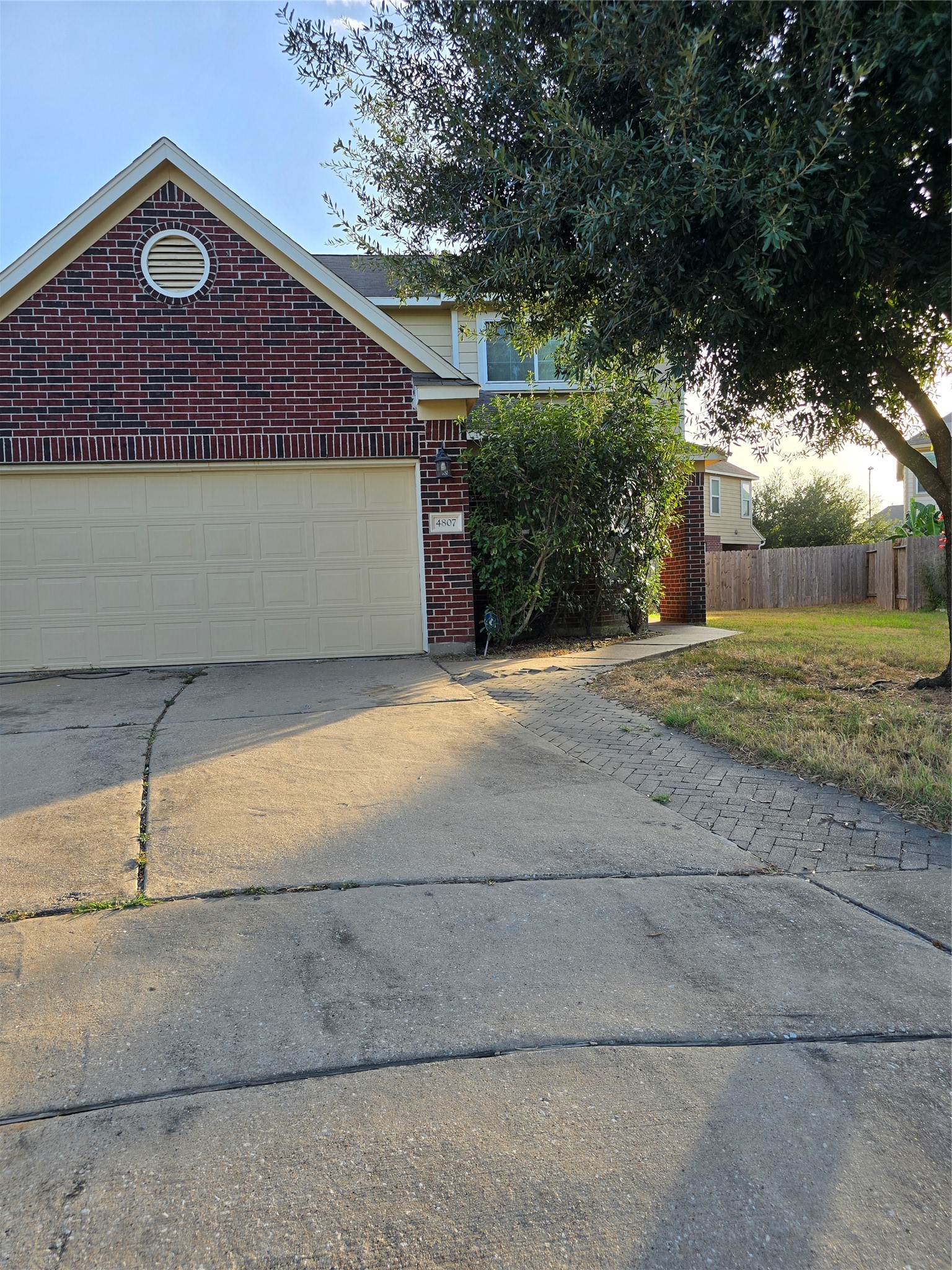 Listing photo 2