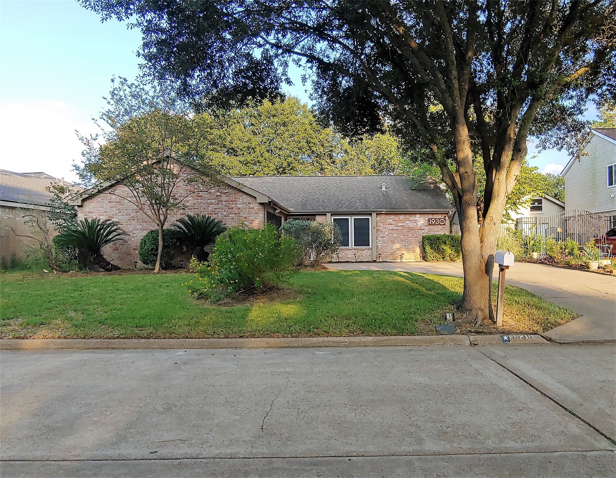 Listing photo 1