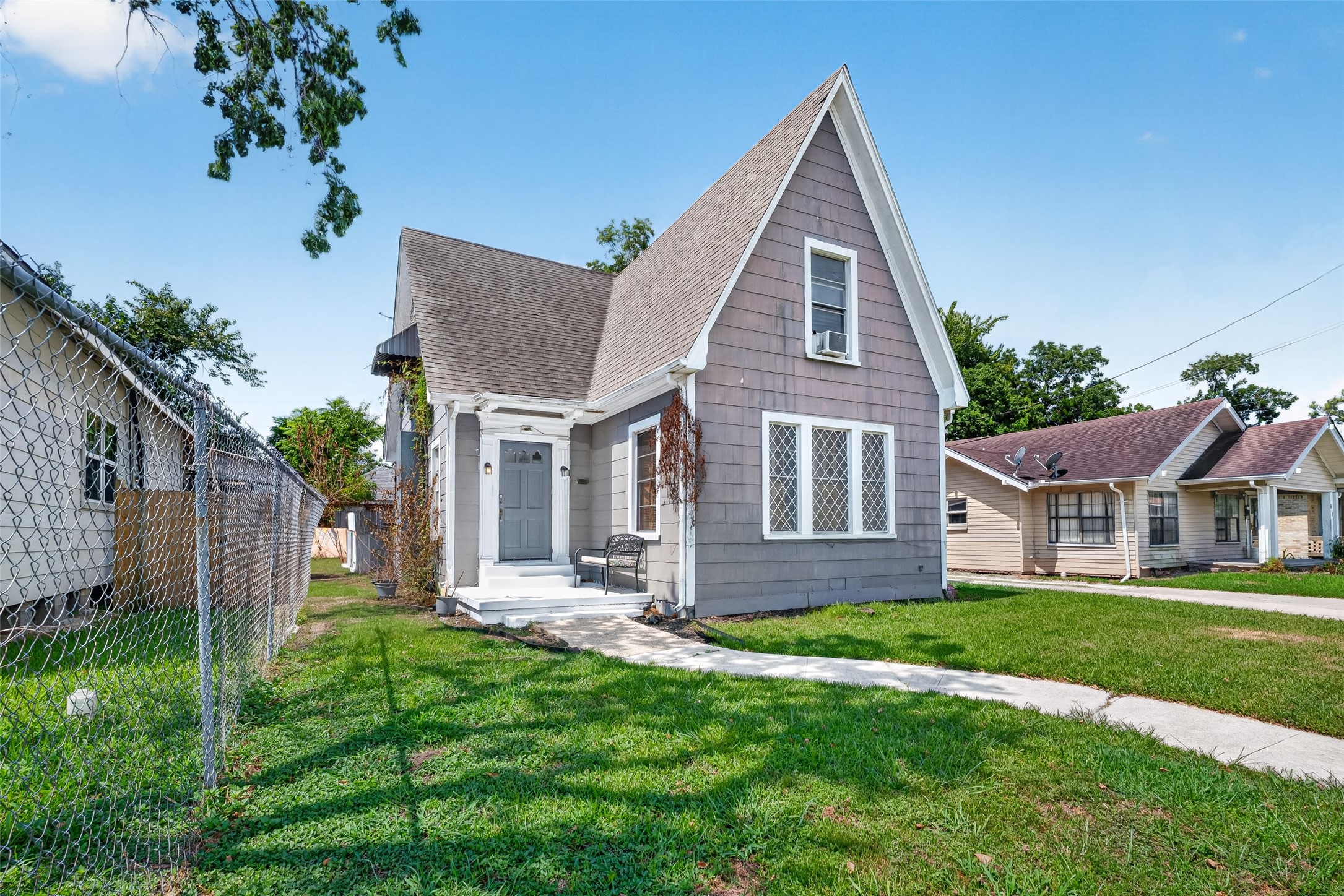 Listing photo 2