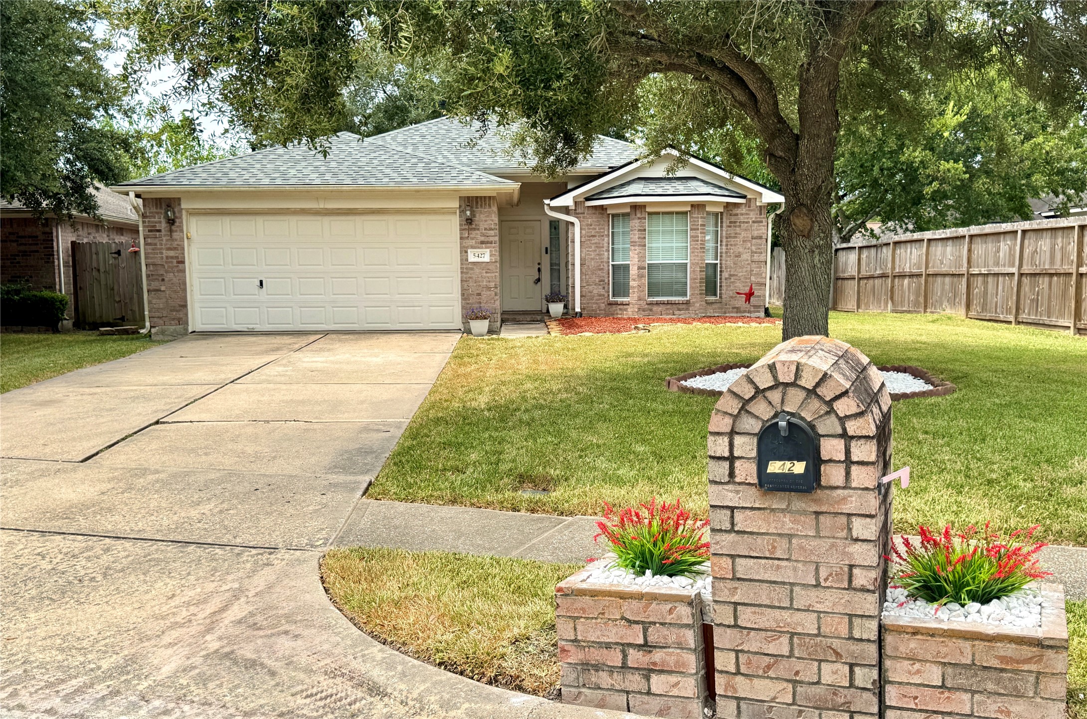 Listing photo 1