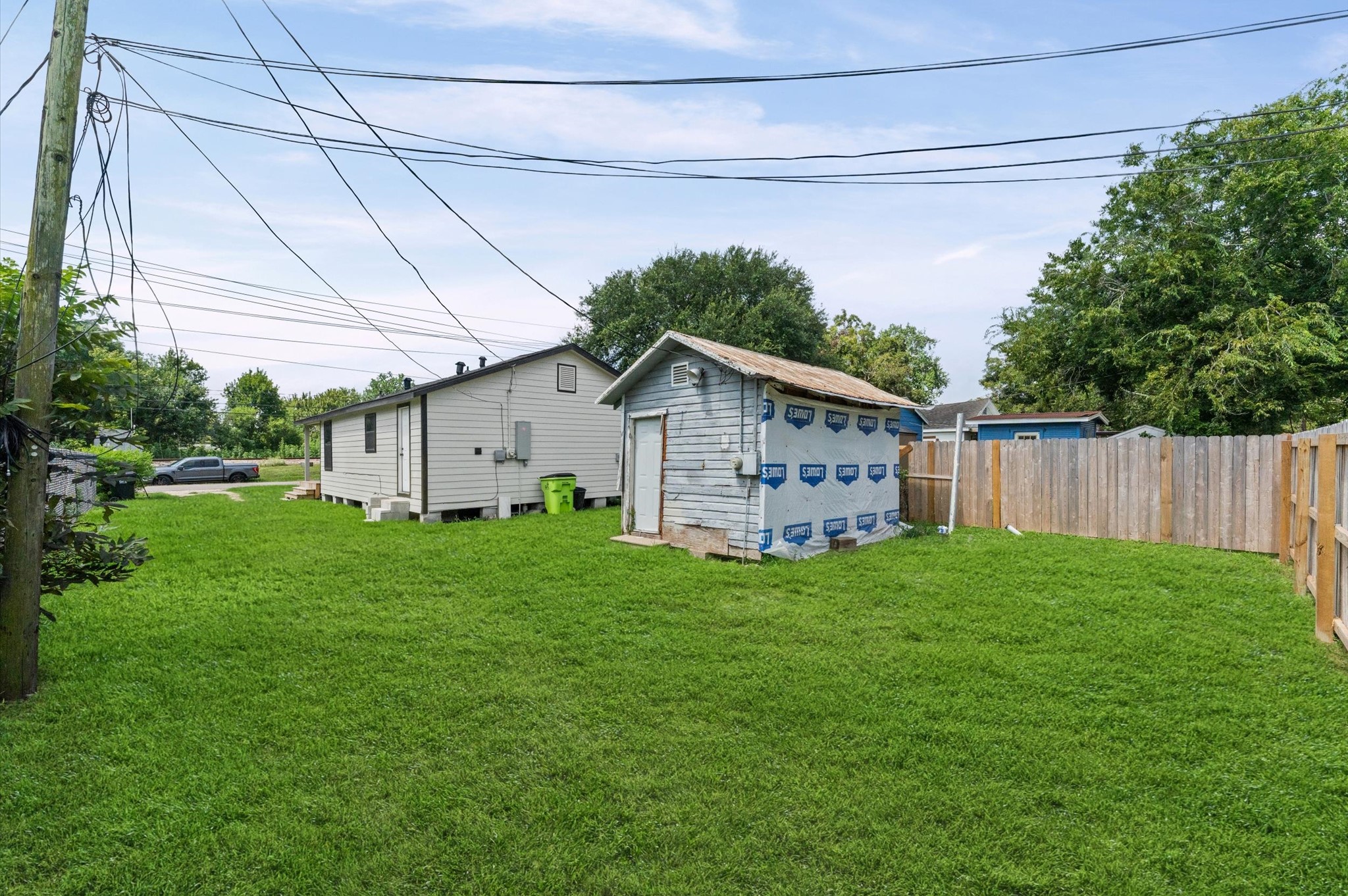 Listing photo 2