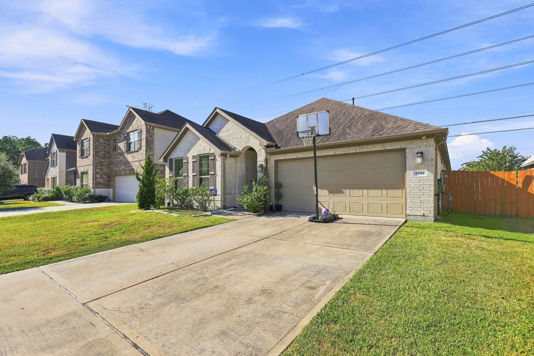 Listing photo 2