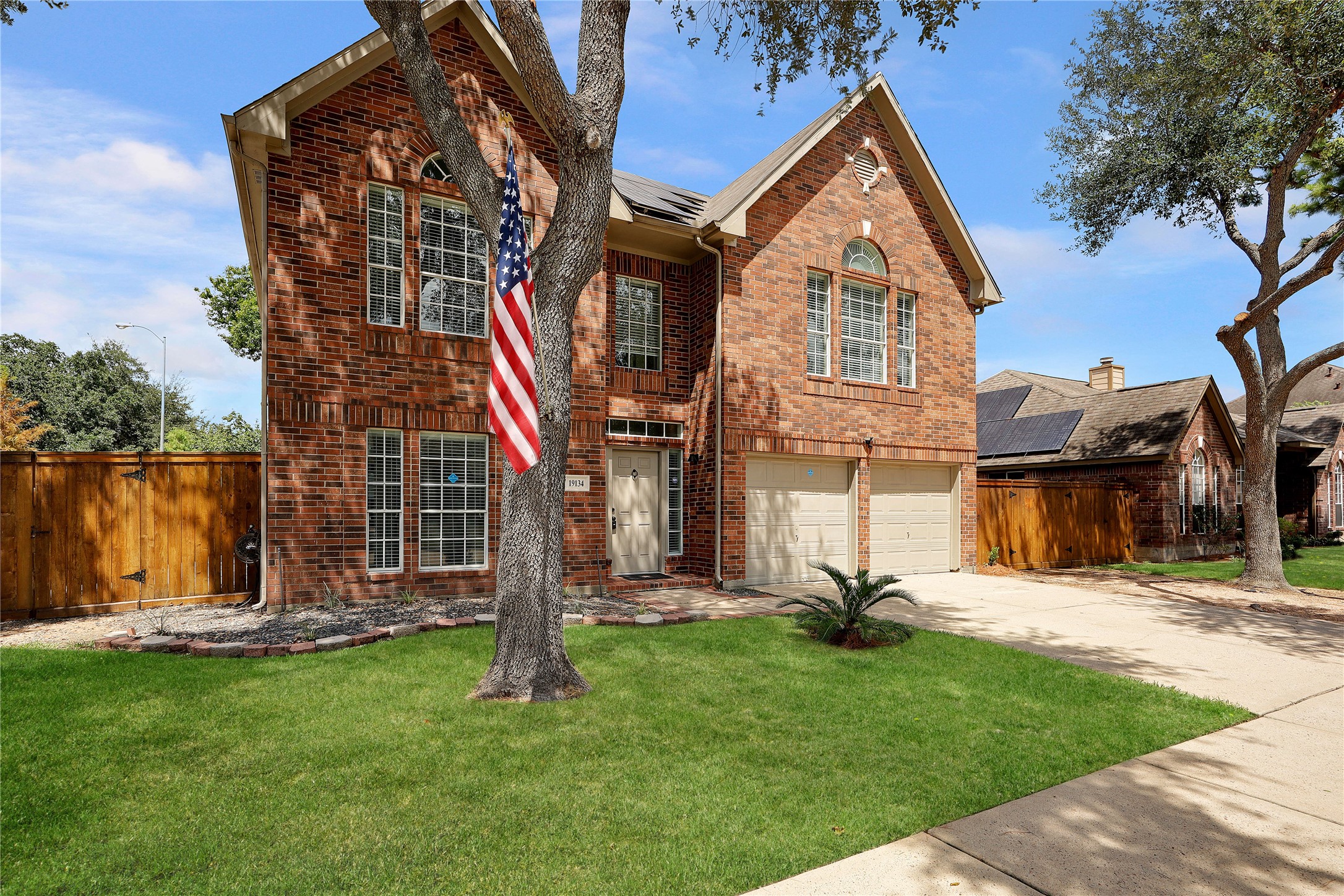 Listing photo 2