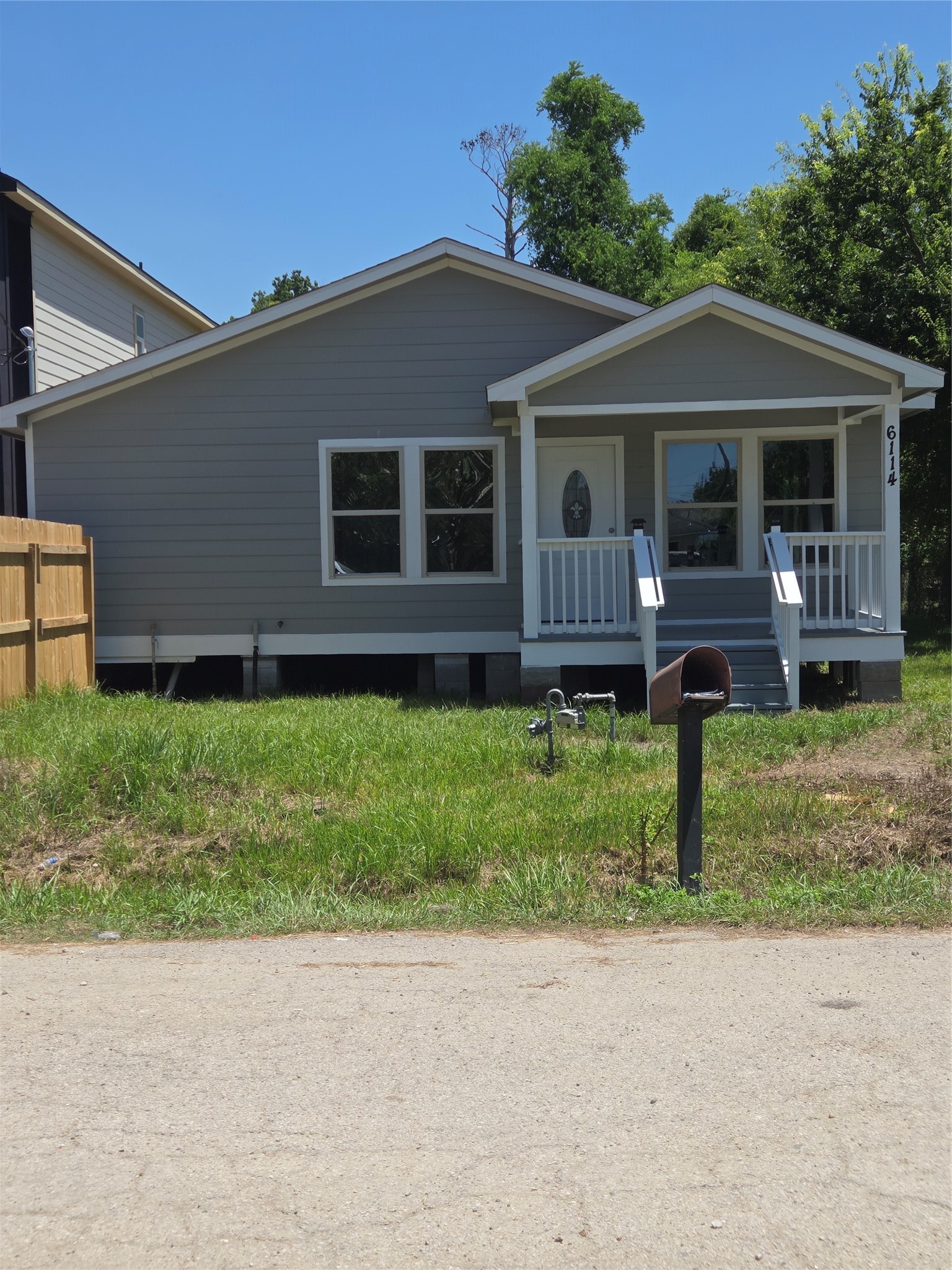 Listing photo 2