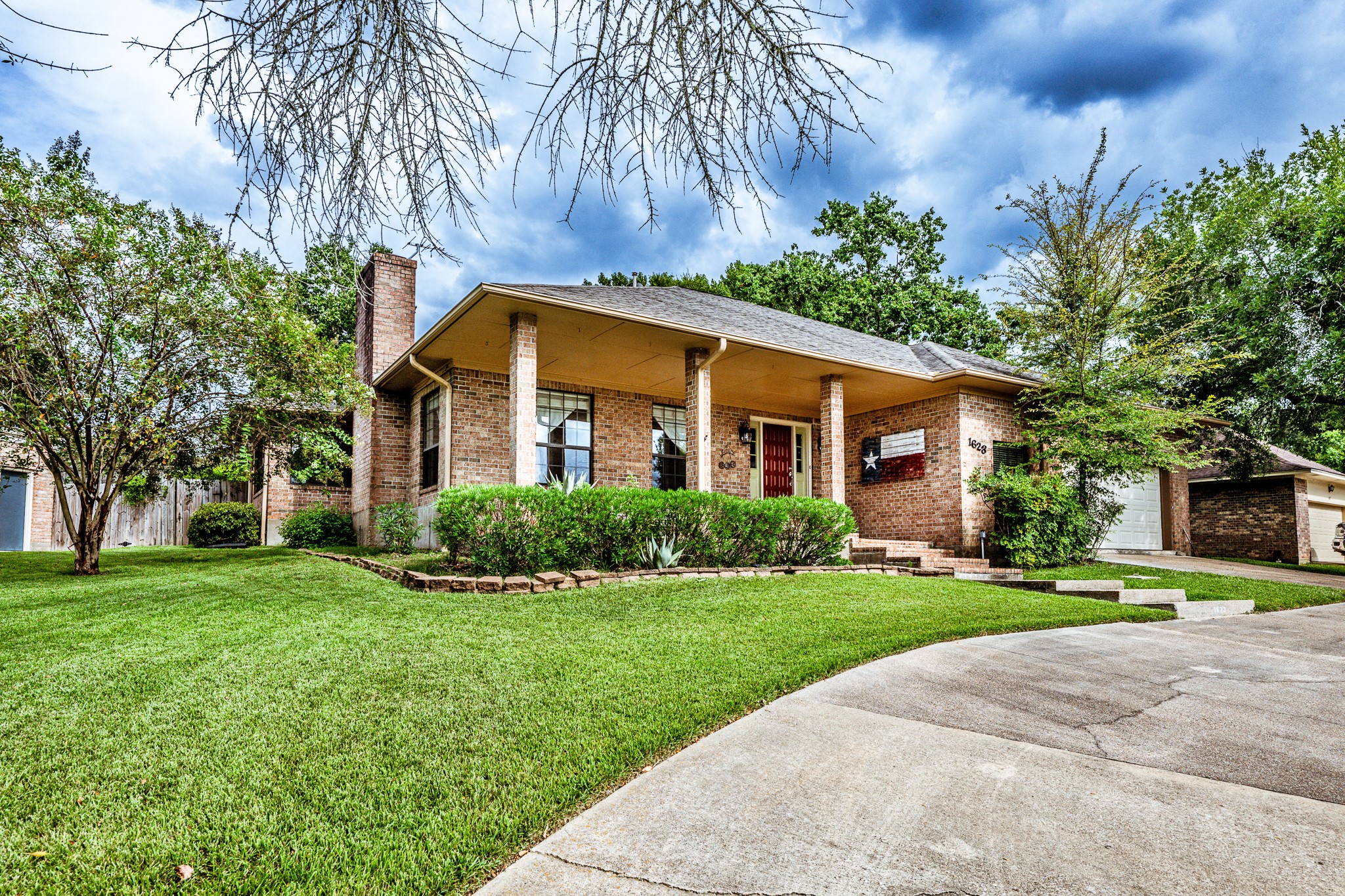 Listing photo 1